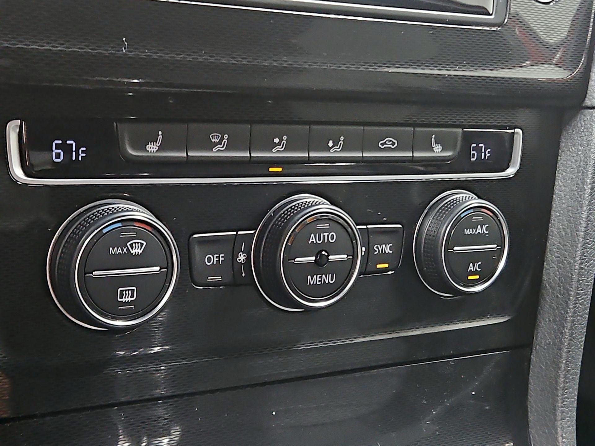 Thumbnail: 2016 Volkswagen Golf - 17