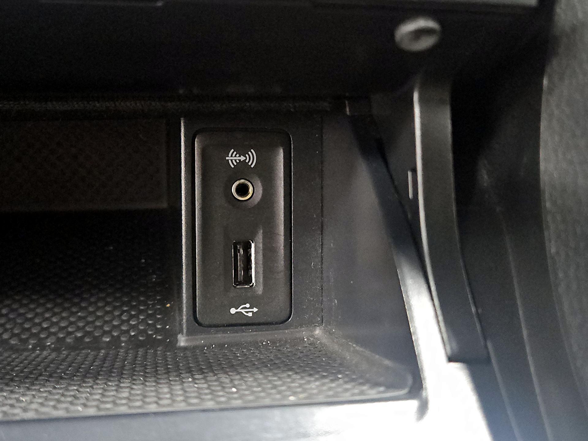 Thumbnail: 2016 Volkswagen Golf - 19