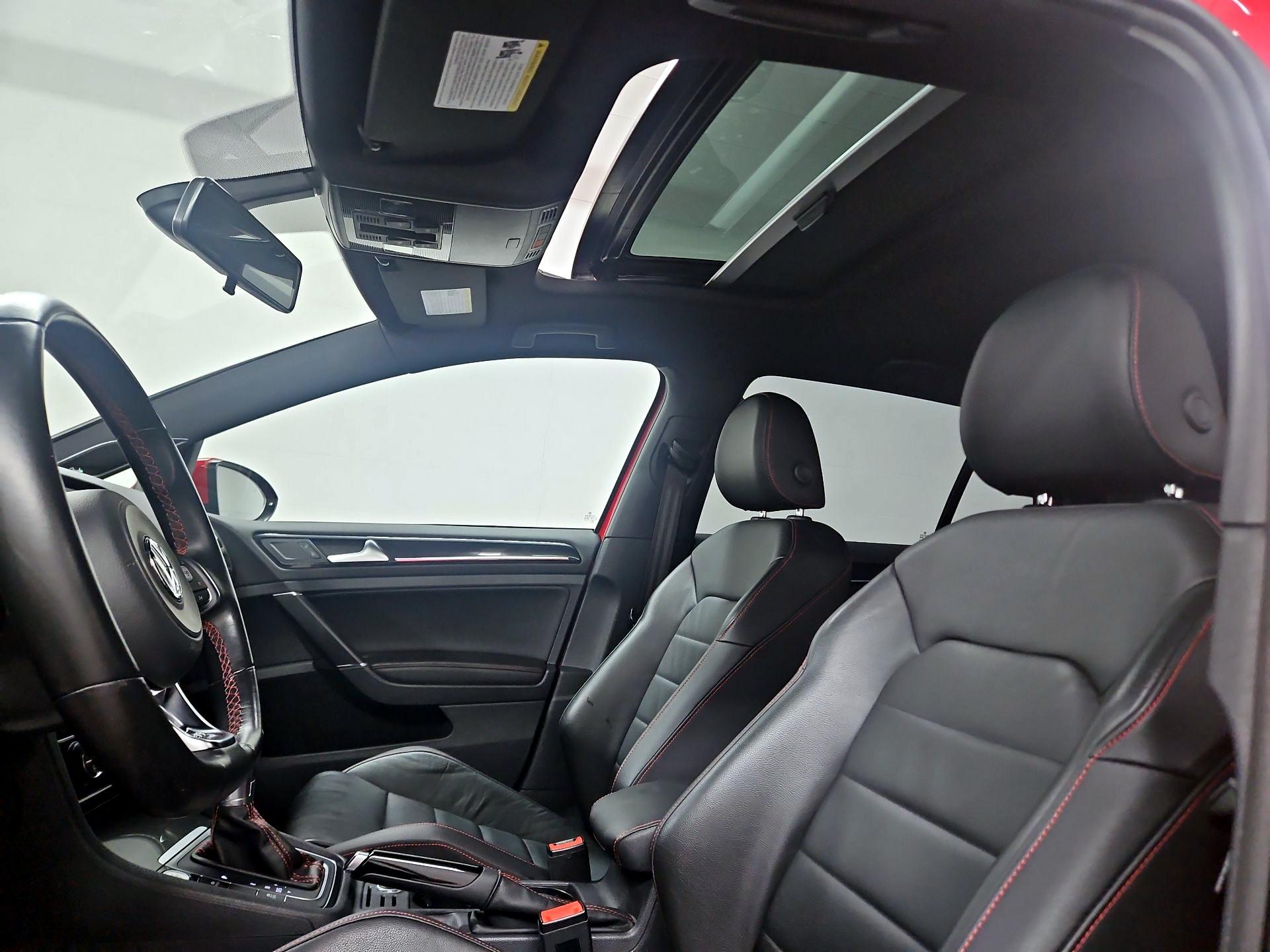 Thumbnail: 2016 Volkswagen Golf - 20