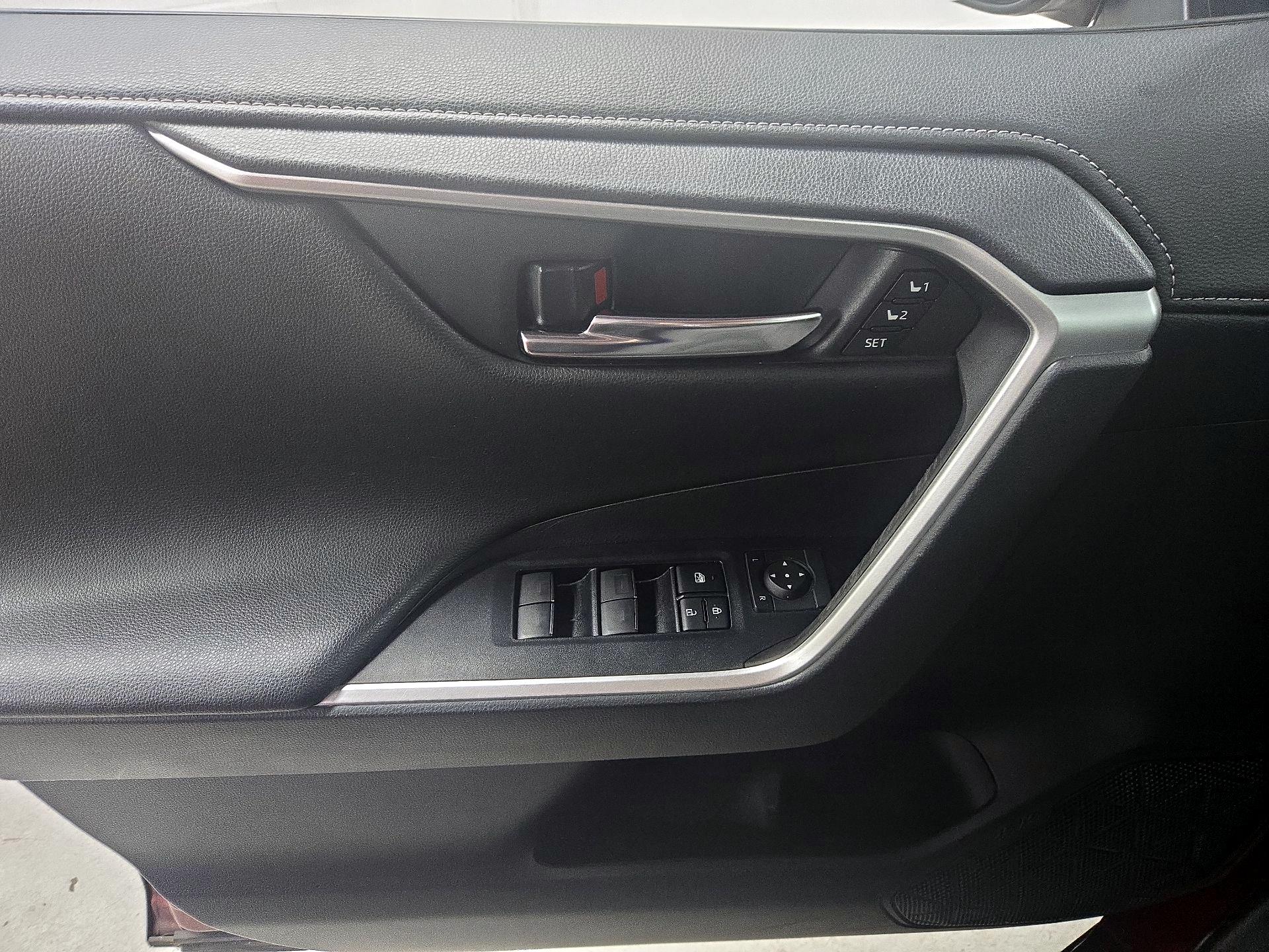 Thumbnail: 2022 Toyota RAV4 - 12