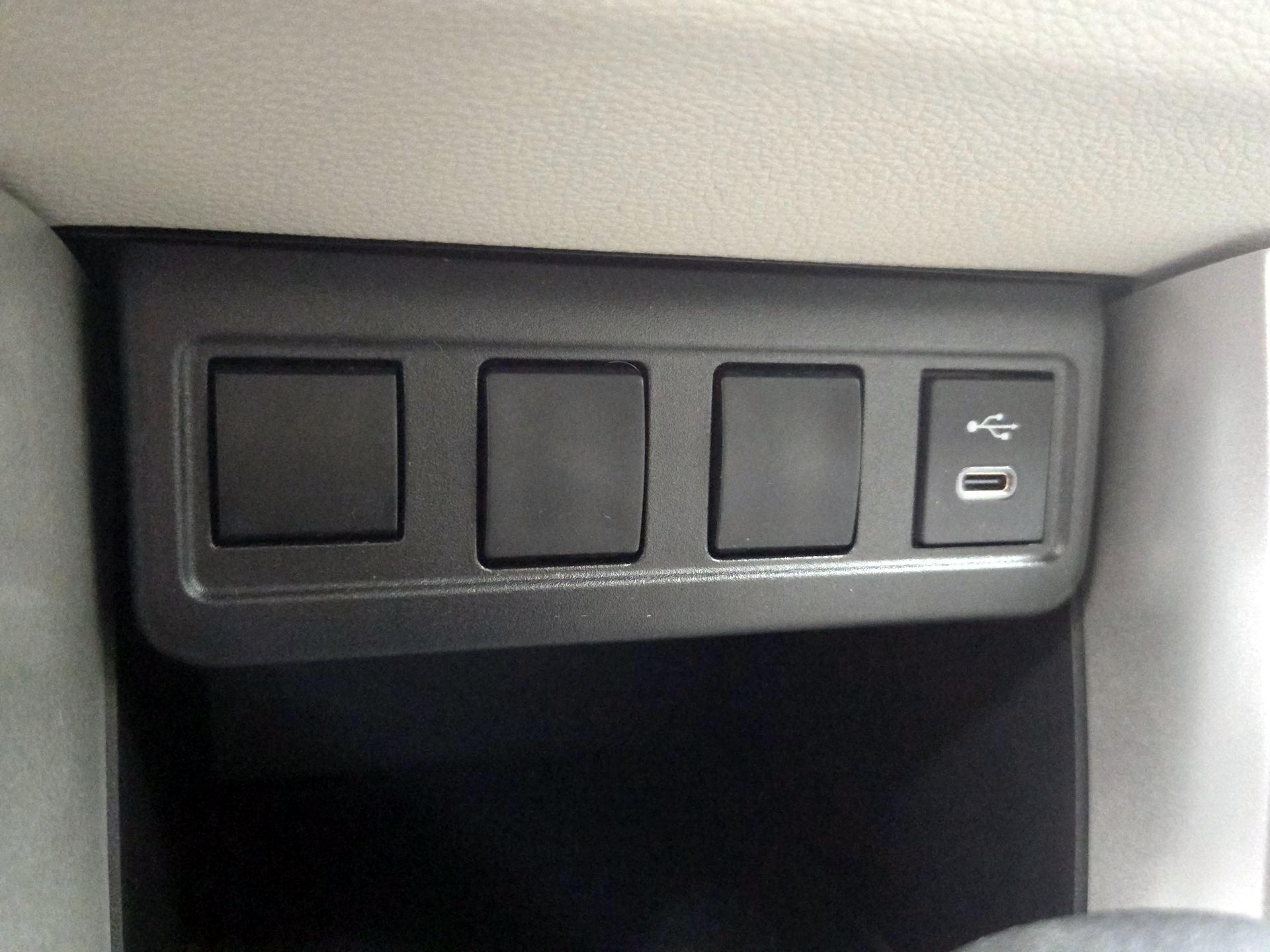 Thumbnail: 2025 Toyota Corolla Cross - 18