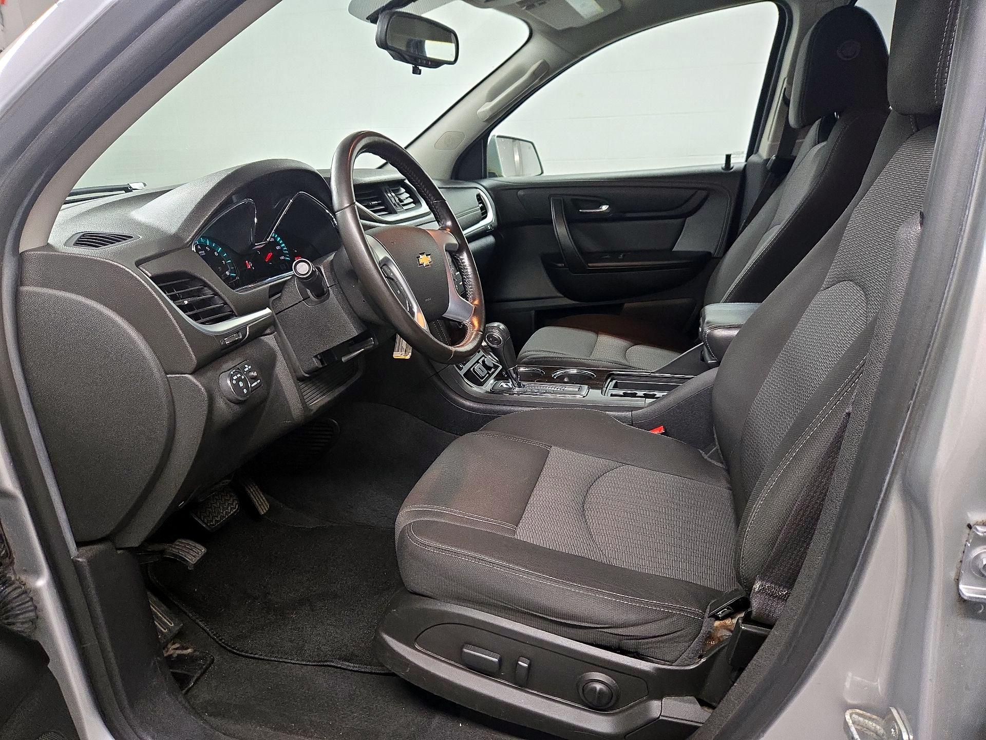 Thumbnail: 2015 Chevrolet Traverse - 11