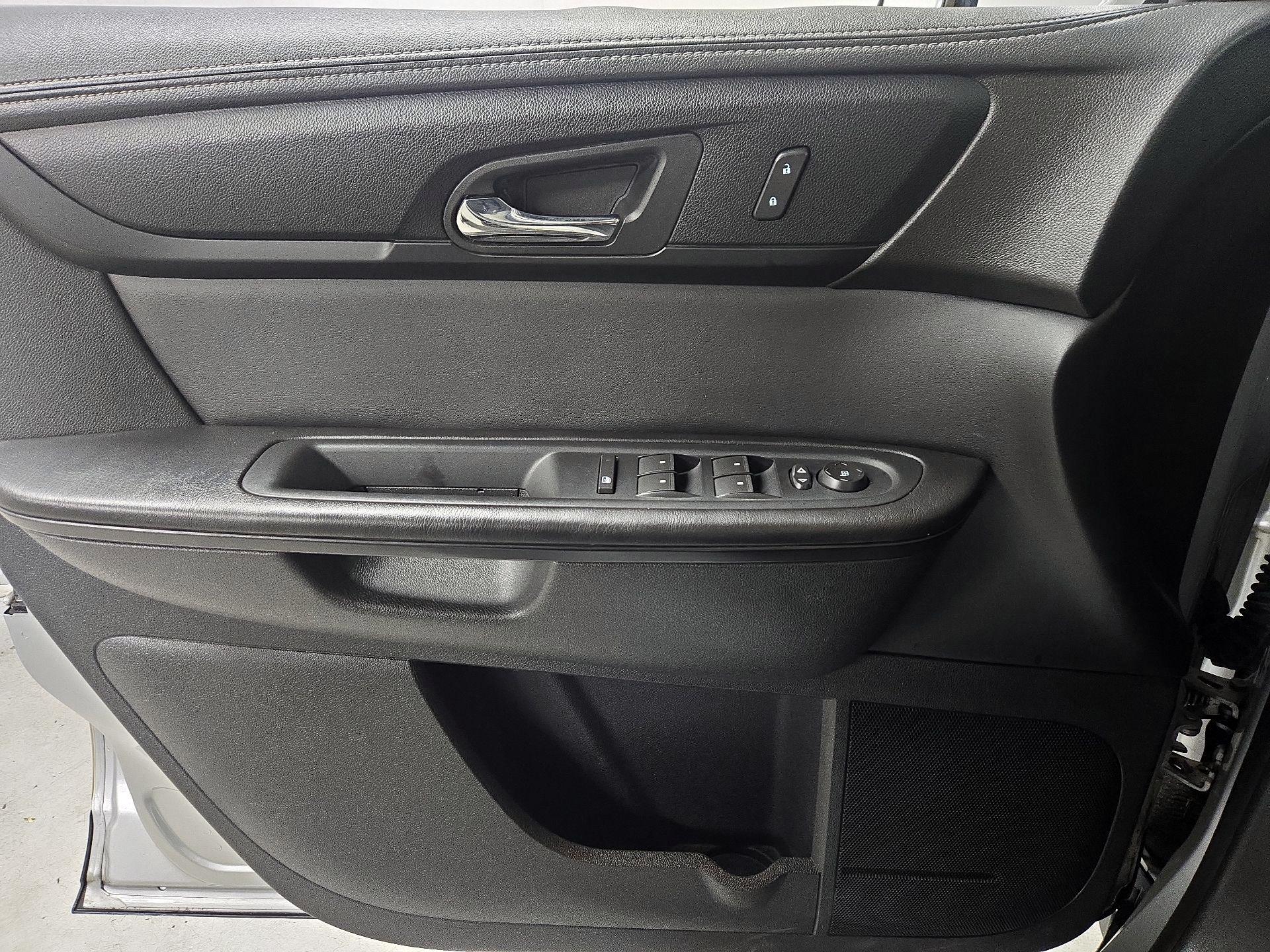 Thumbnail: 2015 Chevrolet Traverse - 12