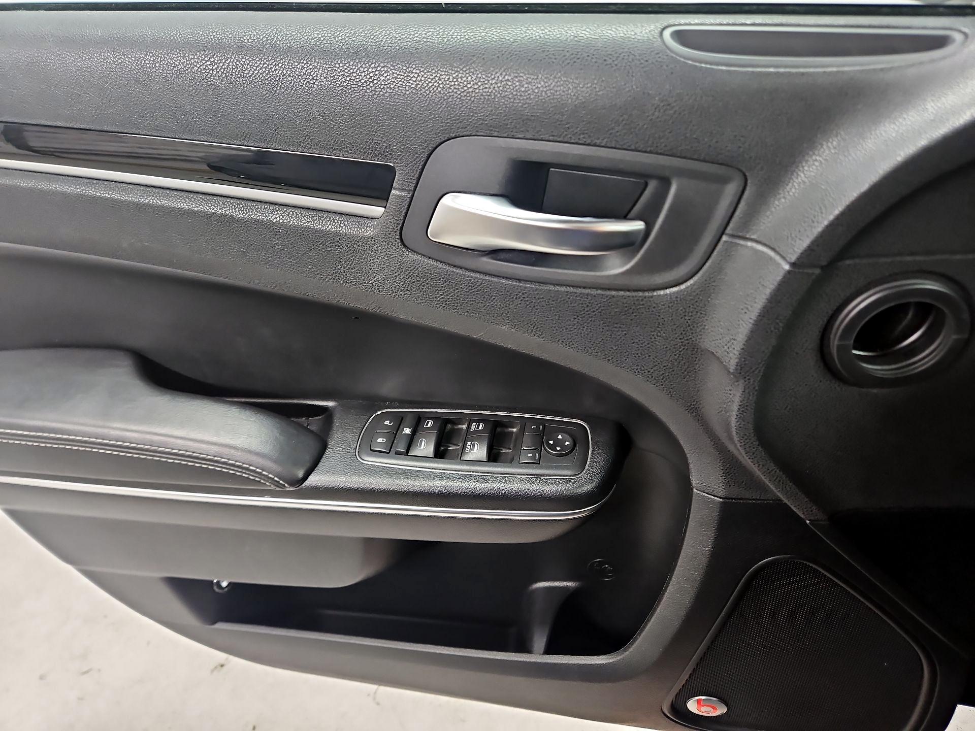 Thumbnail: 2017 Chrysler 300 - 12