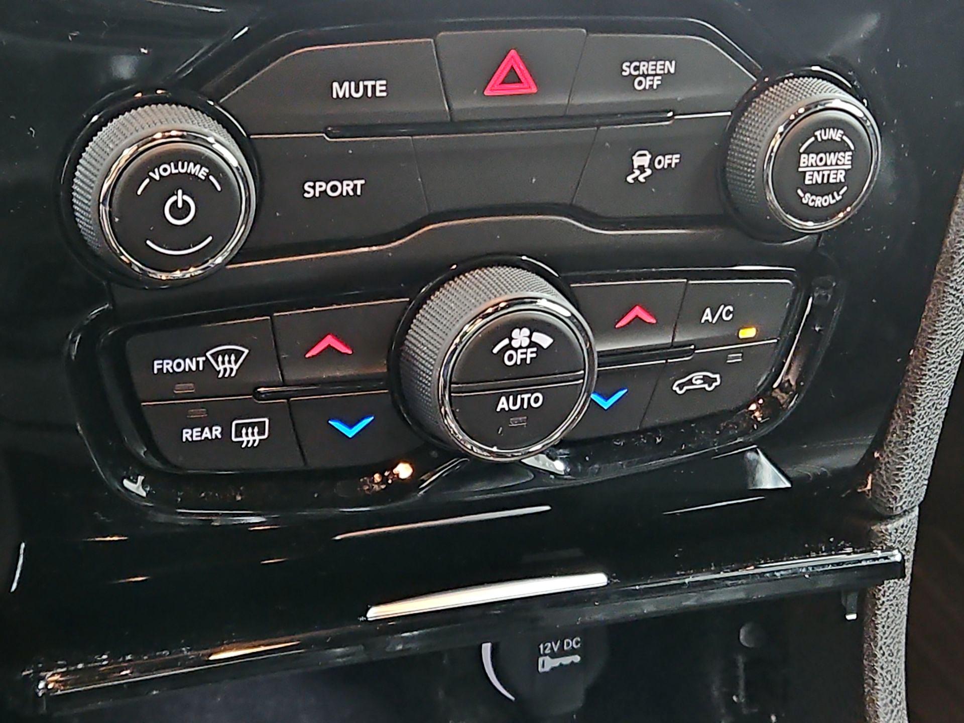 Thumbnail: 2017 Chrysler 300 - 17