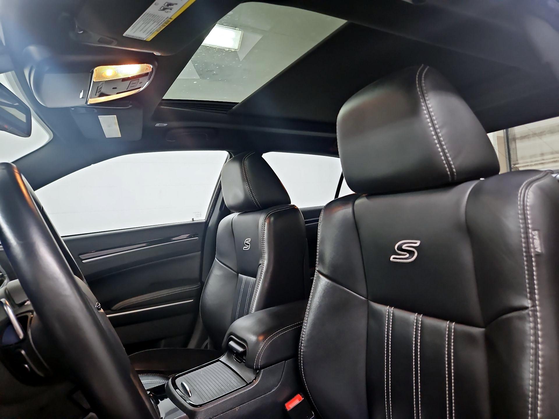 Thumbnail: 2017 Chrysler 300 - 20