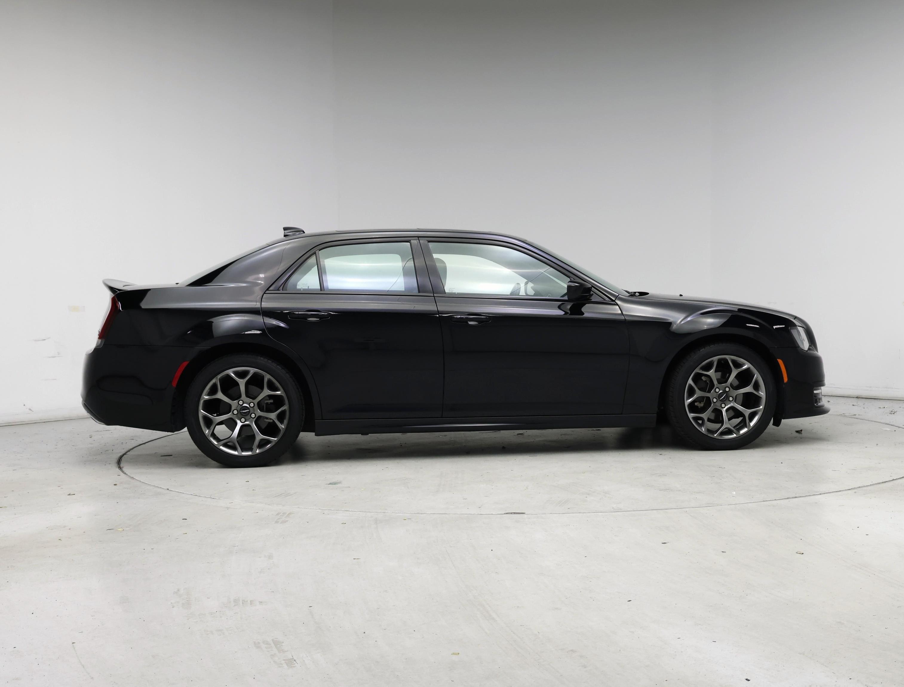 Thumbnail: 2017 Chrysler 300 - 7