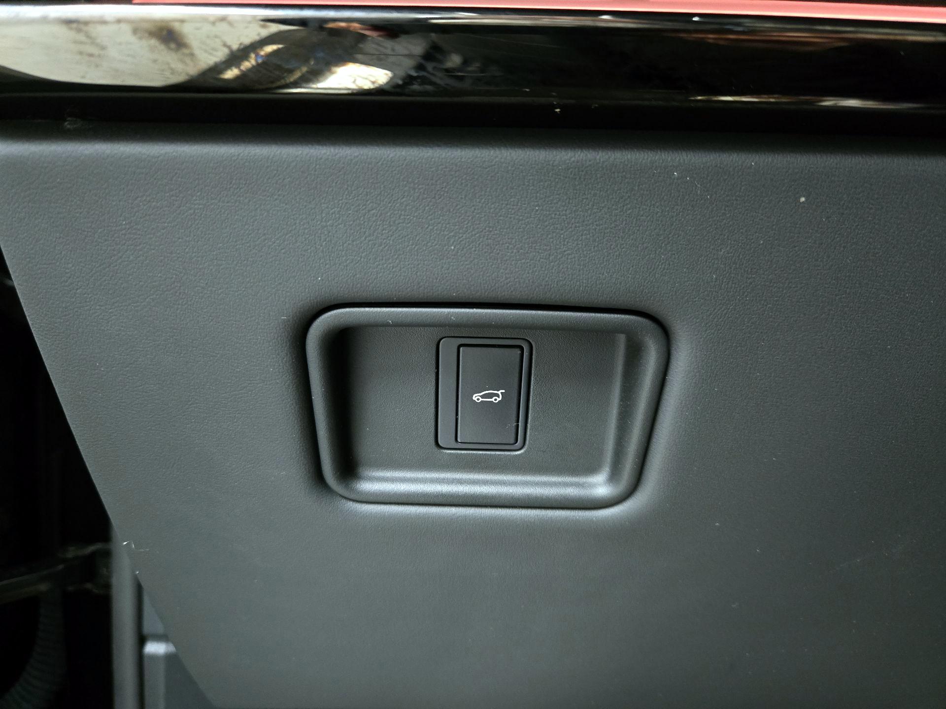 Thumbnail: 2023 Land Rover Range Rover Sport - 13