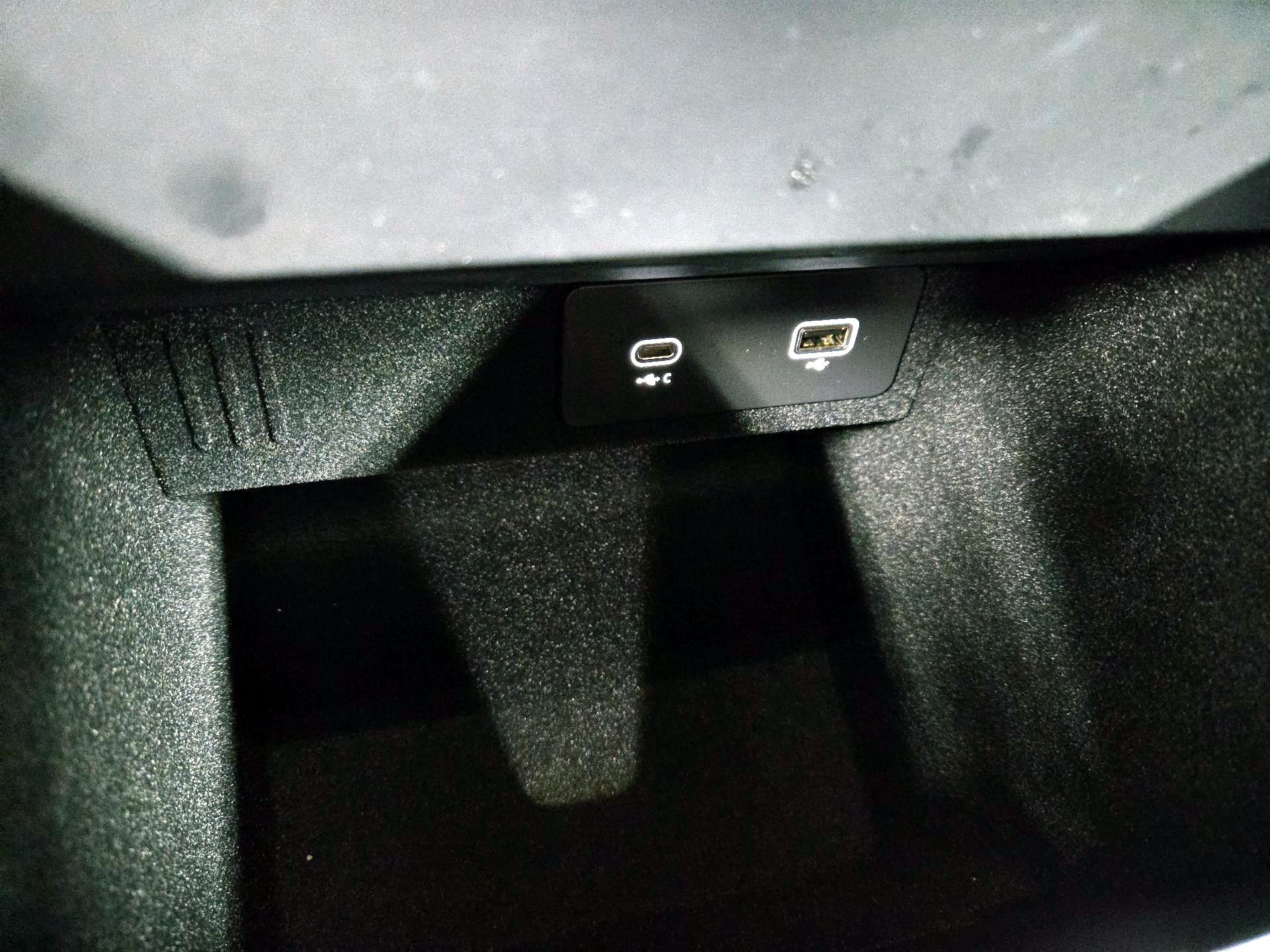 Thumbnail: 2023 Land Rover Range Rover Sport - 19