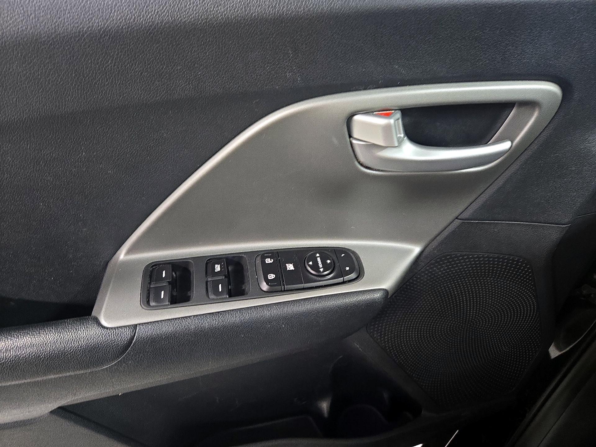 Thumbnail: 2018 Kia Niro - 12