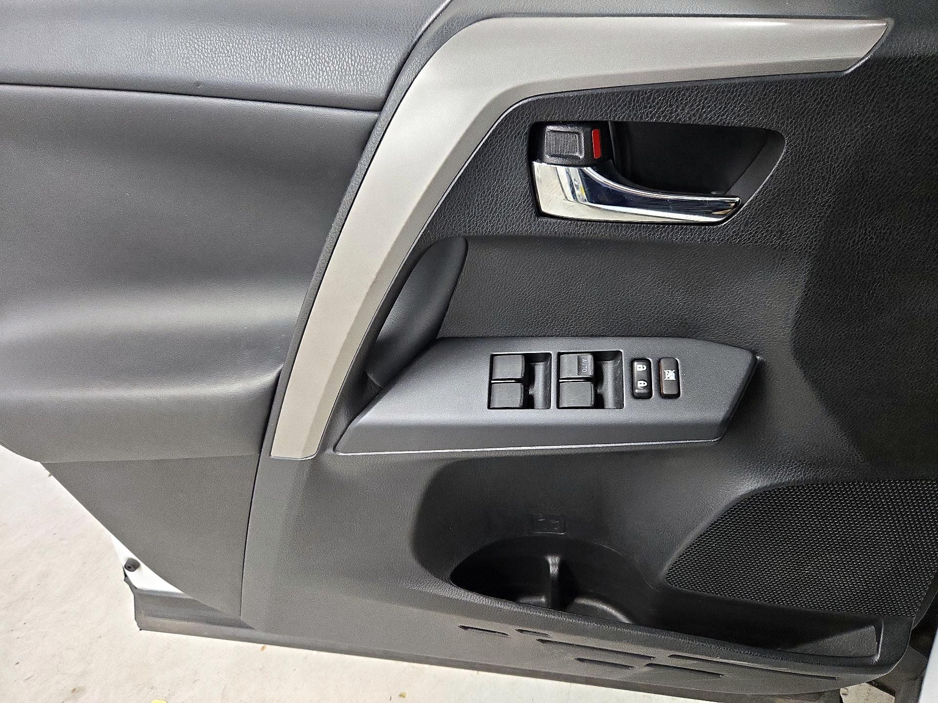 Thumbnail: 2016 Toyota RAV4 - 12