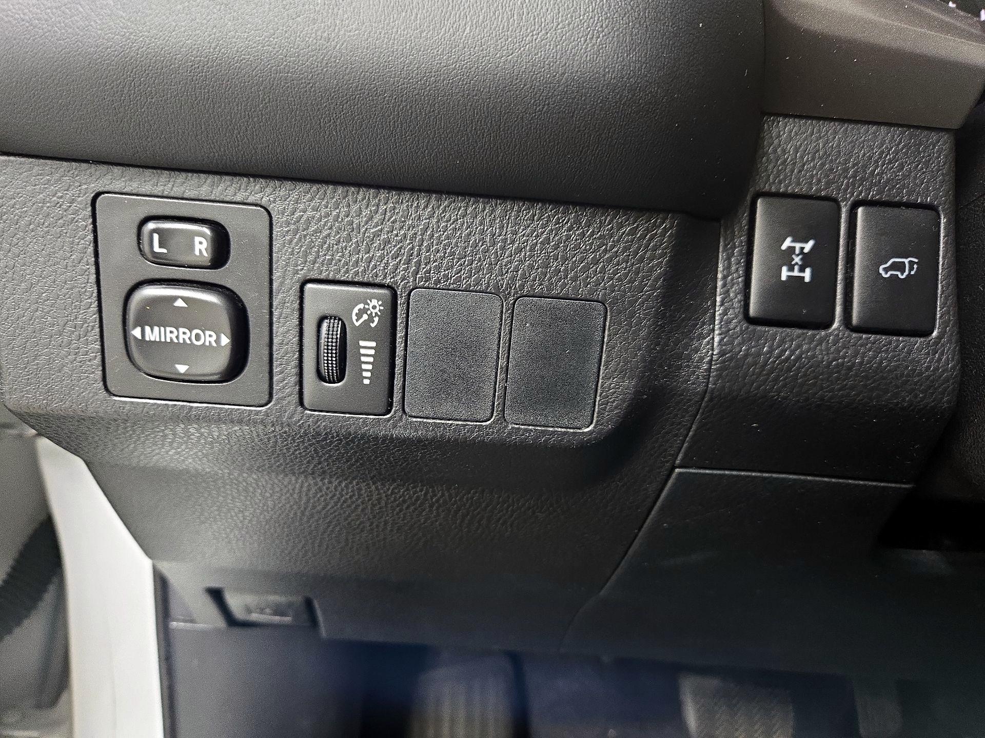 Thumbnail: 2016 Toyota RAV4 - 13