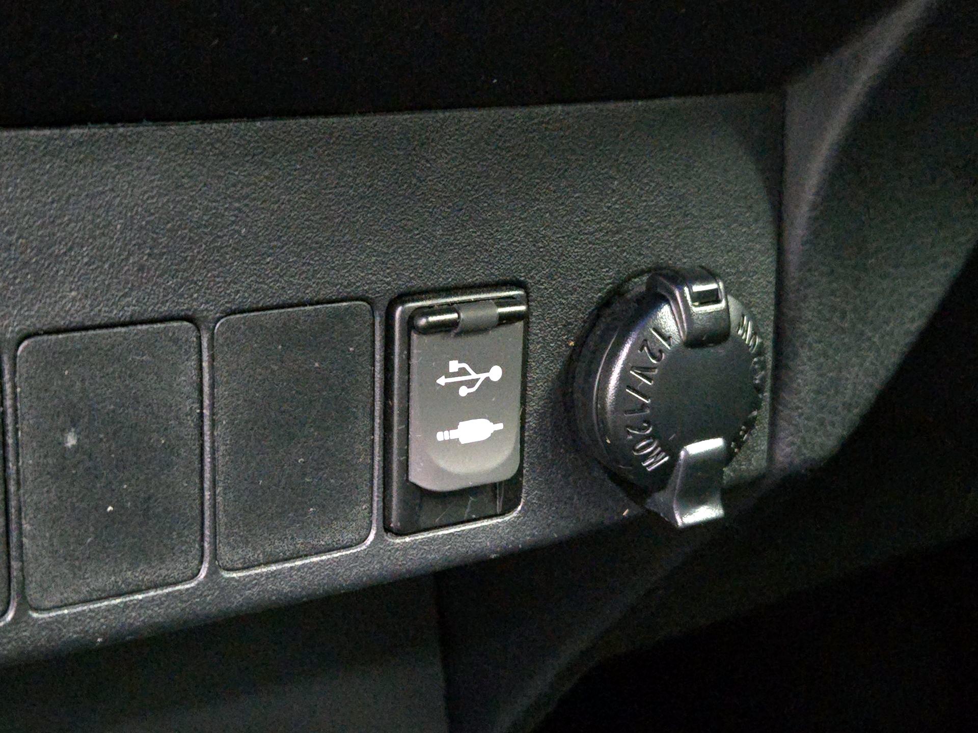 Thumbnail: 2016 Toyota RAV4 - 18