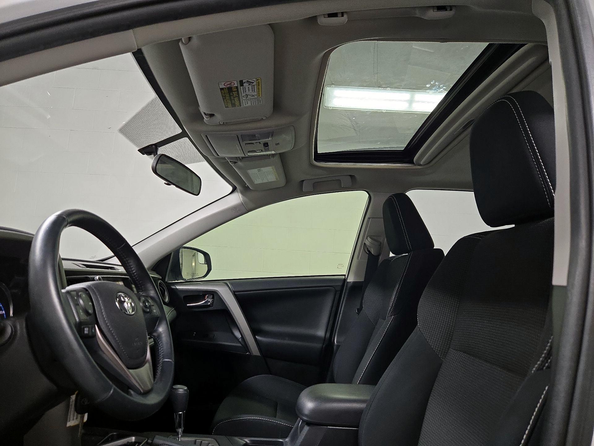 Thumbnail: 2016 Toyota RAV4 - 19