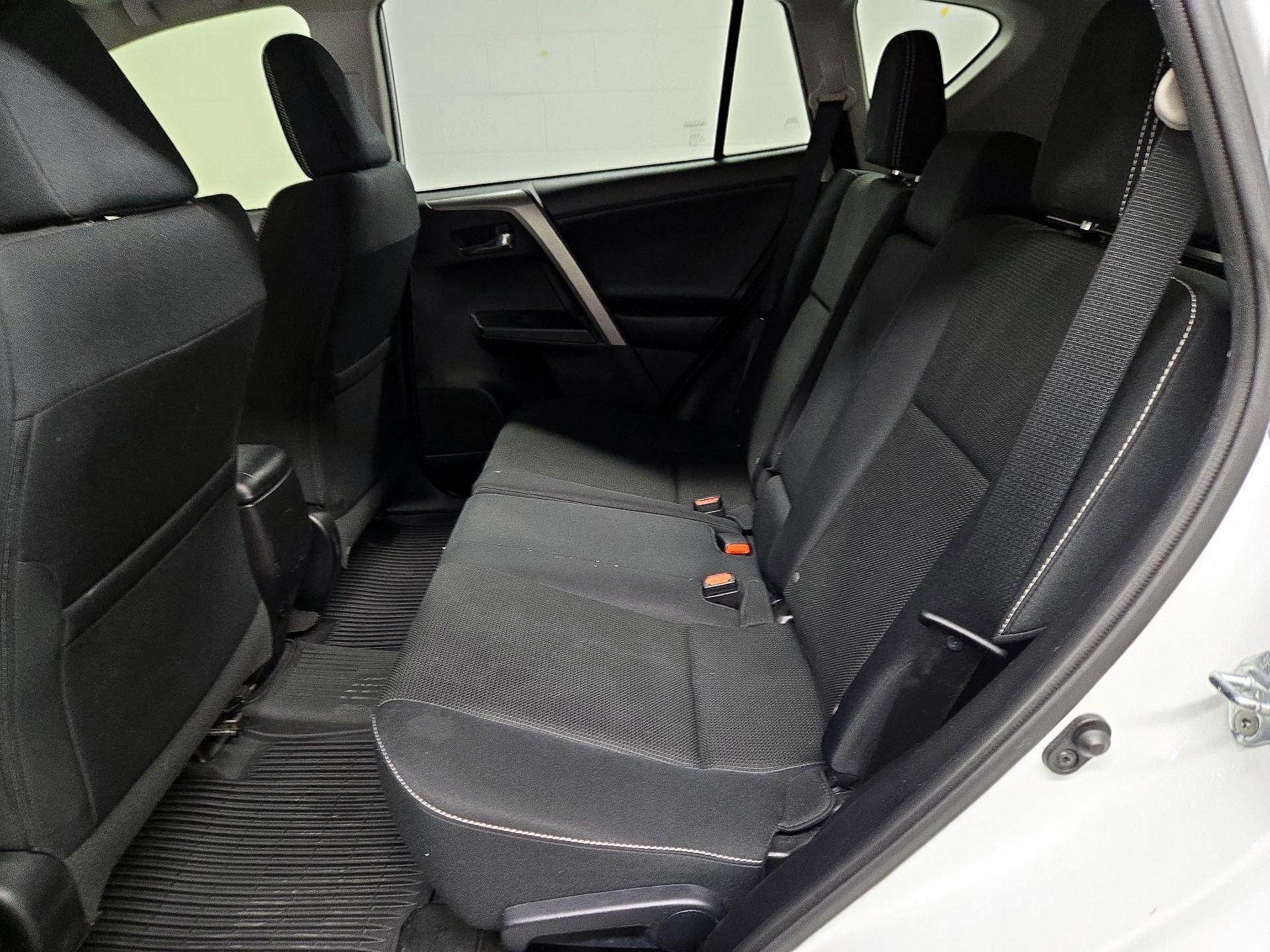 Thumbnail: 2016 Toyota RAV4 - 20