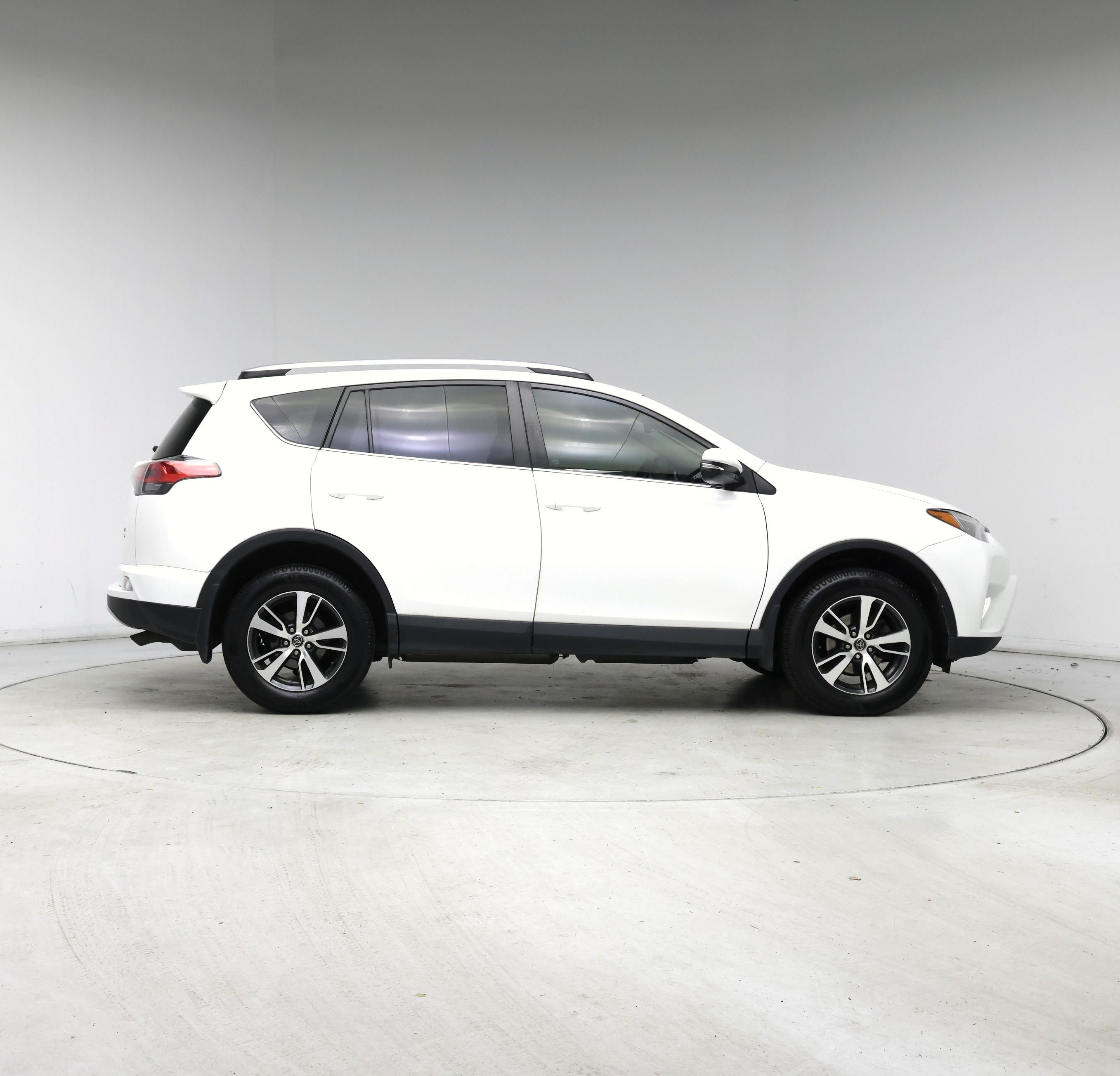 Thumbnail: 2016 Toyota RAV4 - 7