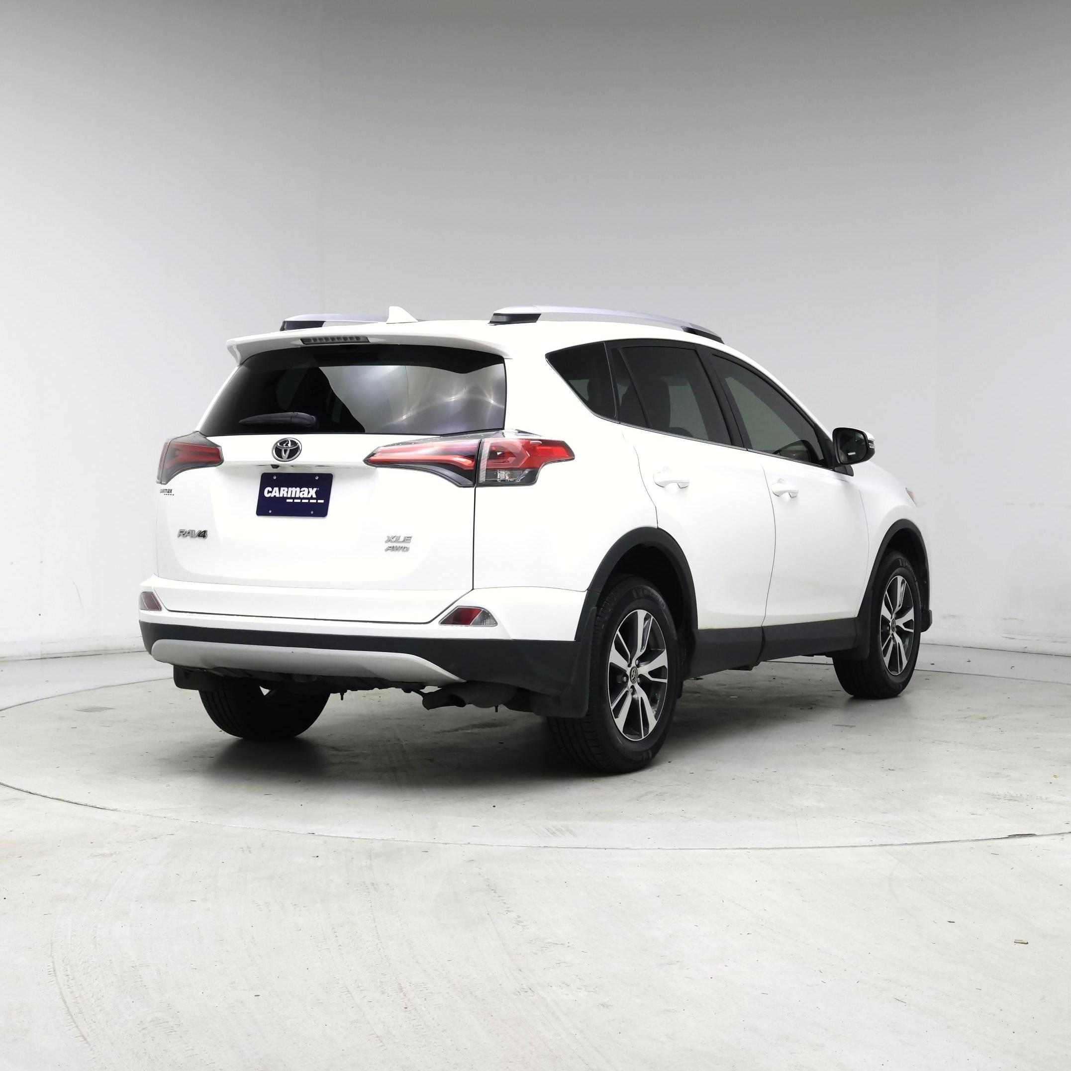 Thumbnail: 2016 Toyota RAV4 - 8