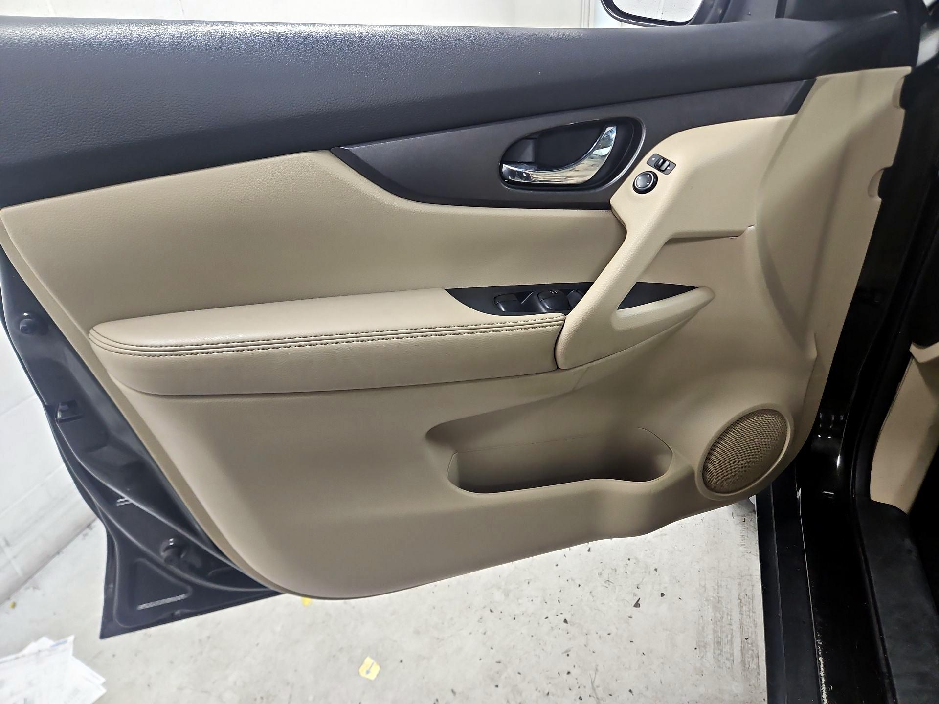 Thumbnail: 2016 Nissan Rogue - 12