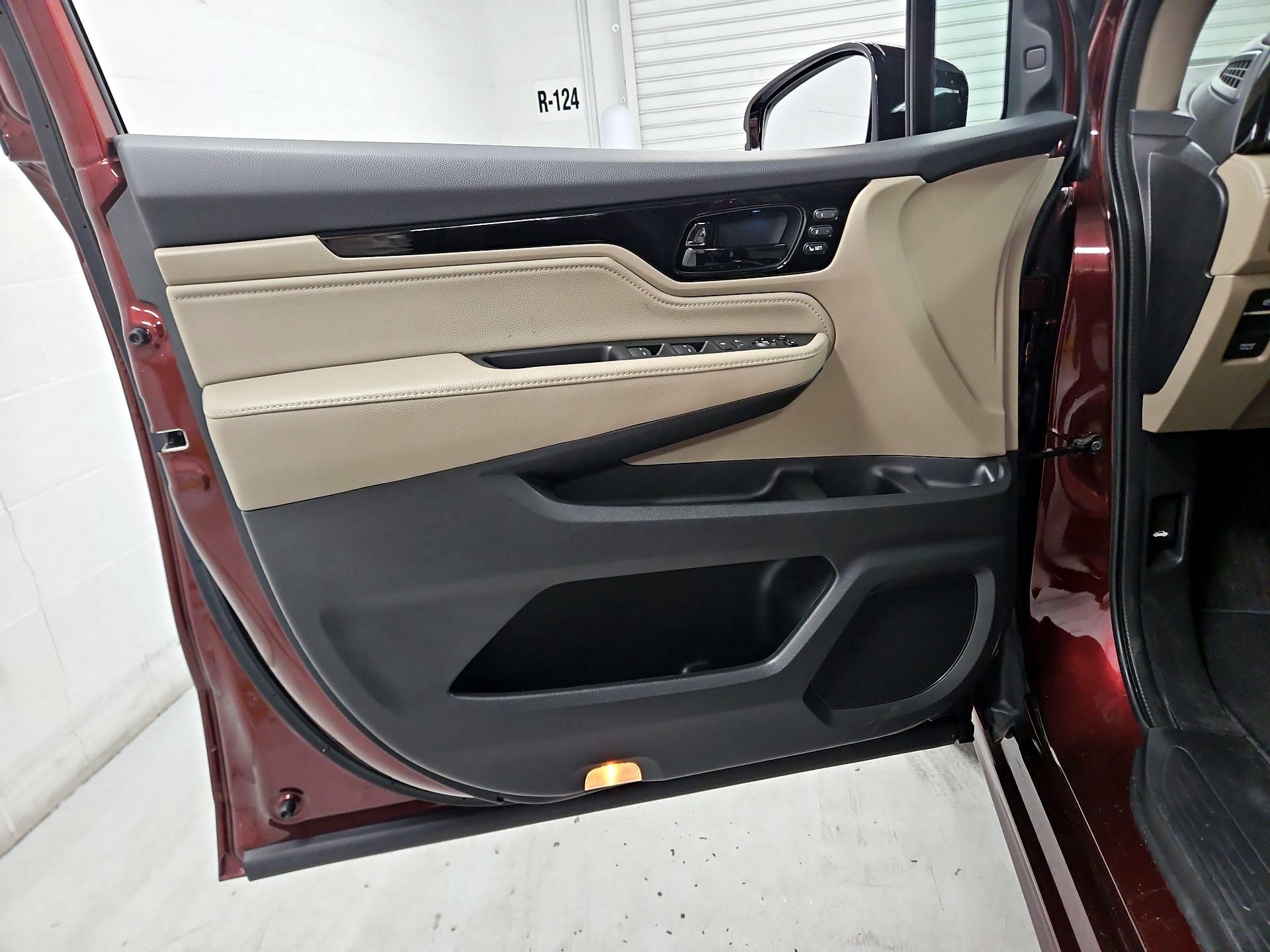 Thumbnail: 2018 Honda Odyssey - 12