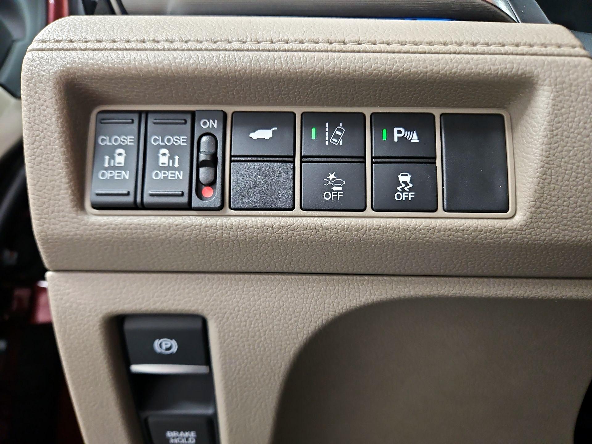 Thumbnail: 2018 Honda Odyssey - 13