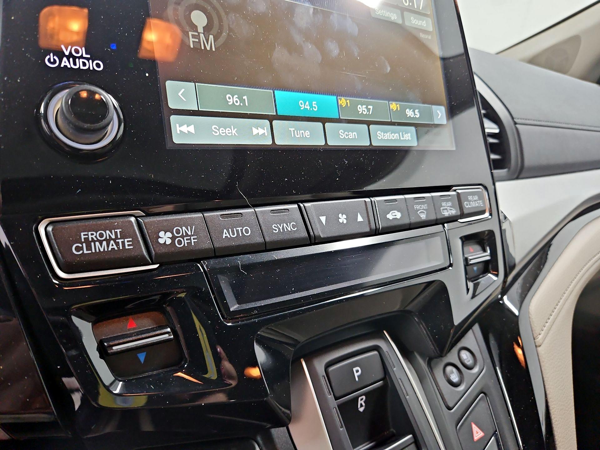 Thumbnail: 2018 Honda Odyssey - 16