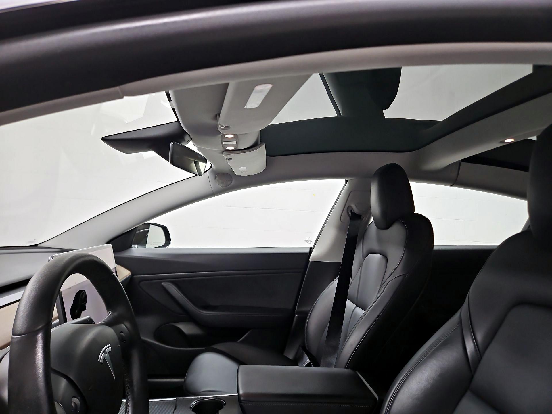 Thumbnail: 2019 Tesla Model 3 - 20