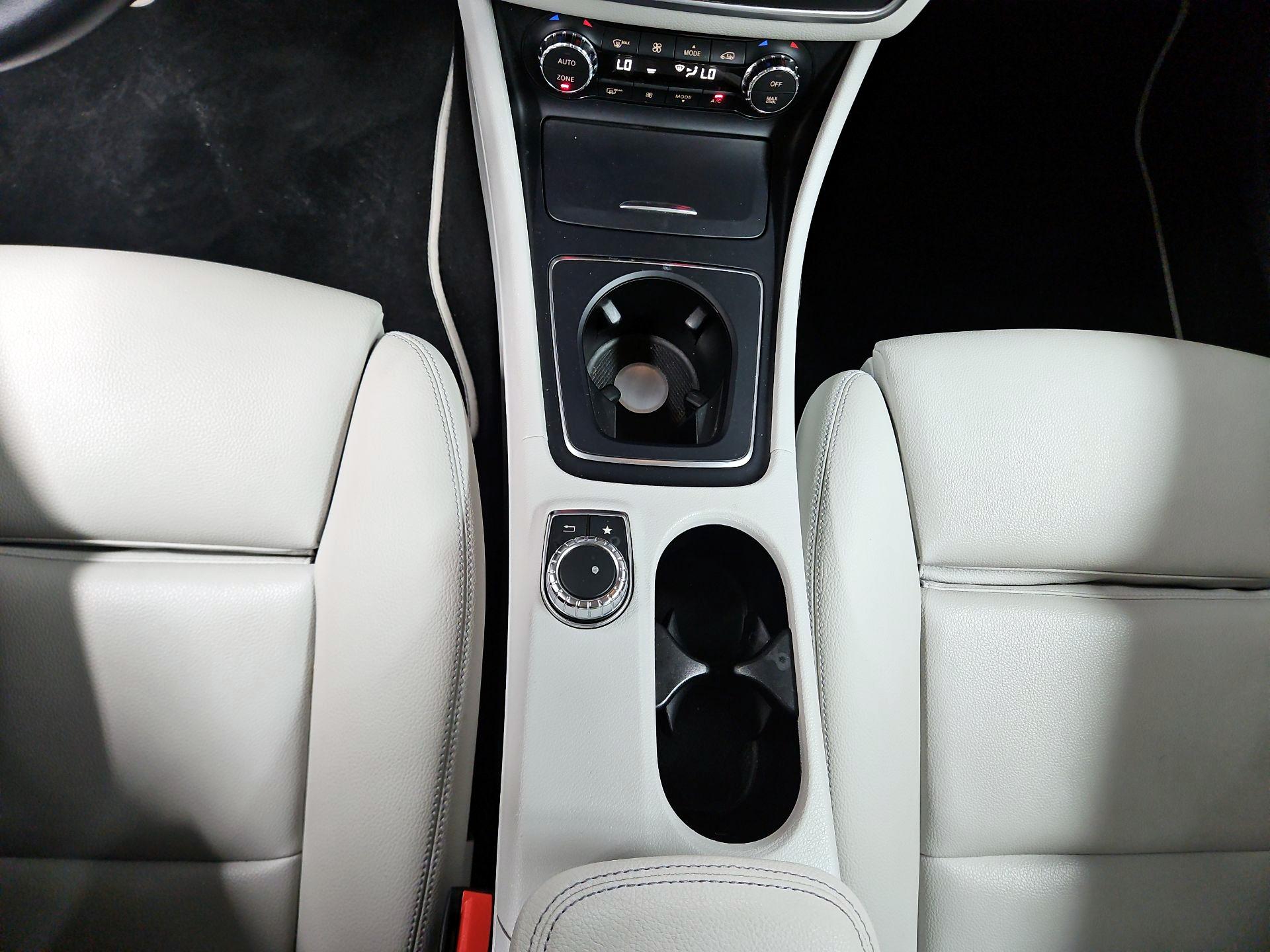 Thumbnail: 2017 Mercedes-Benz GLA - 17