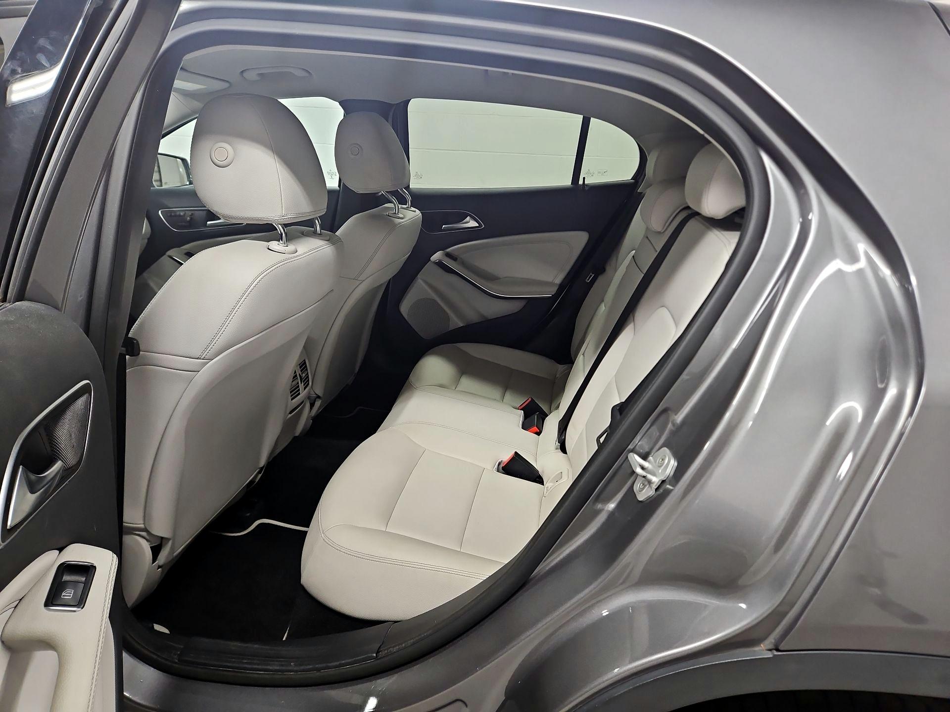 Thumbnail: 2017 Mercedes-Benz GLA - 19