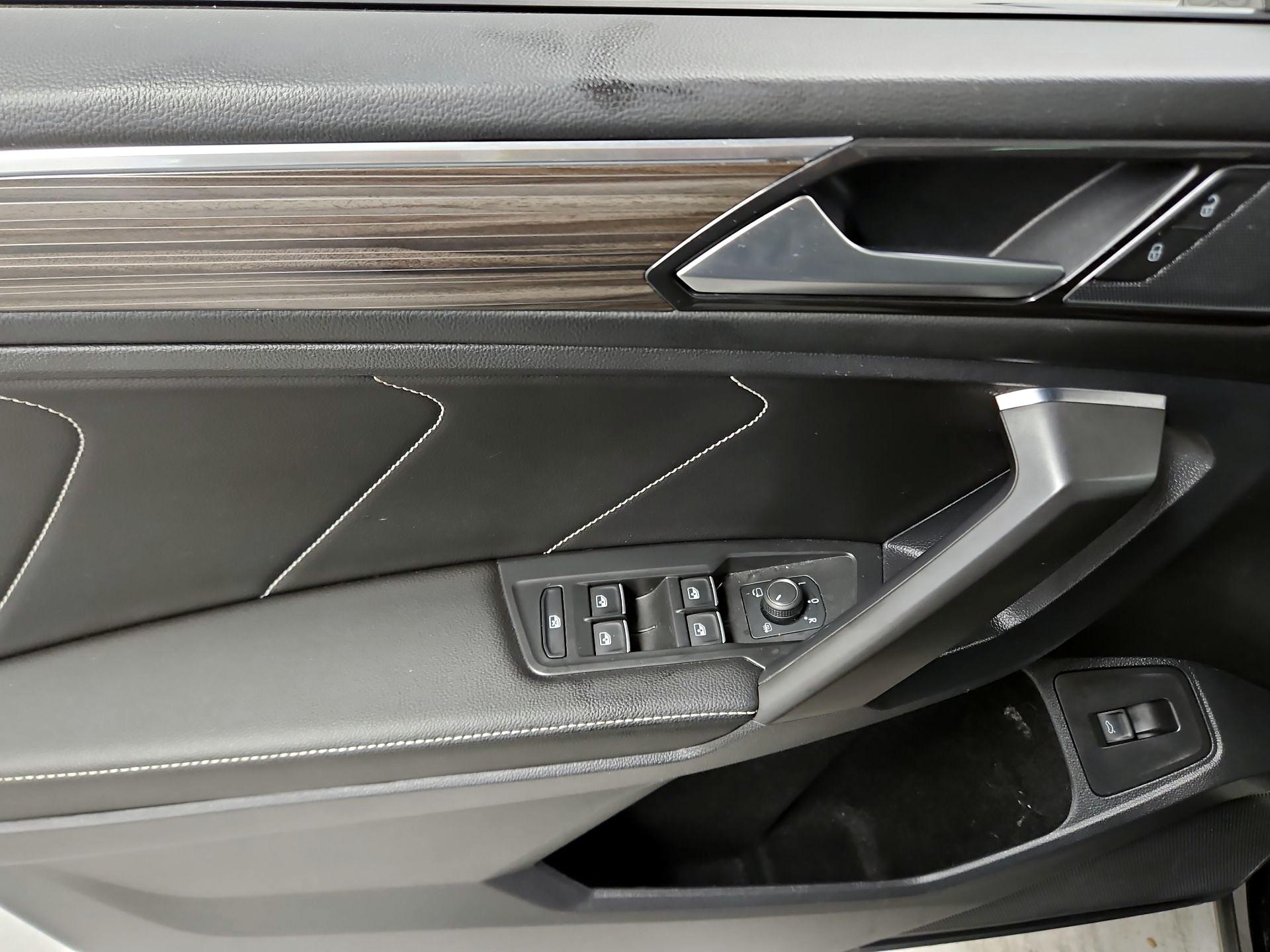 Thumbnail: 2022 Volkswagen Tiguan - 12