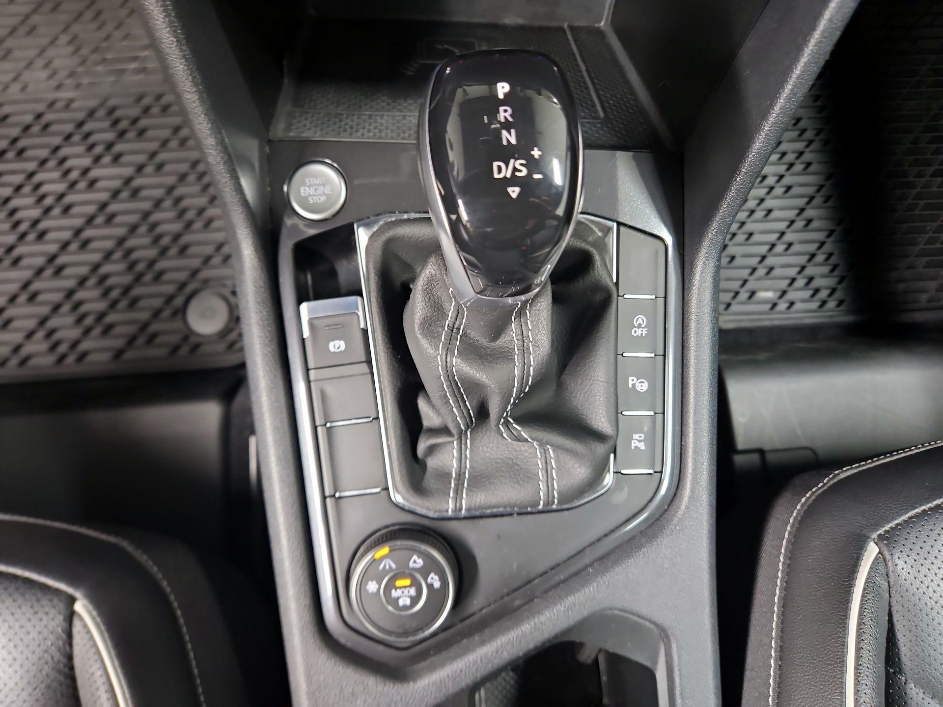 Thumbnail: 2022 Volkswagen Tiguan - 18