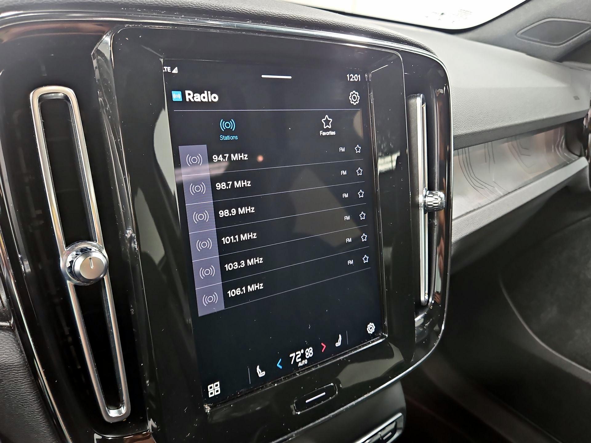 Thumbnail: 2023 Volvo C40 - 15