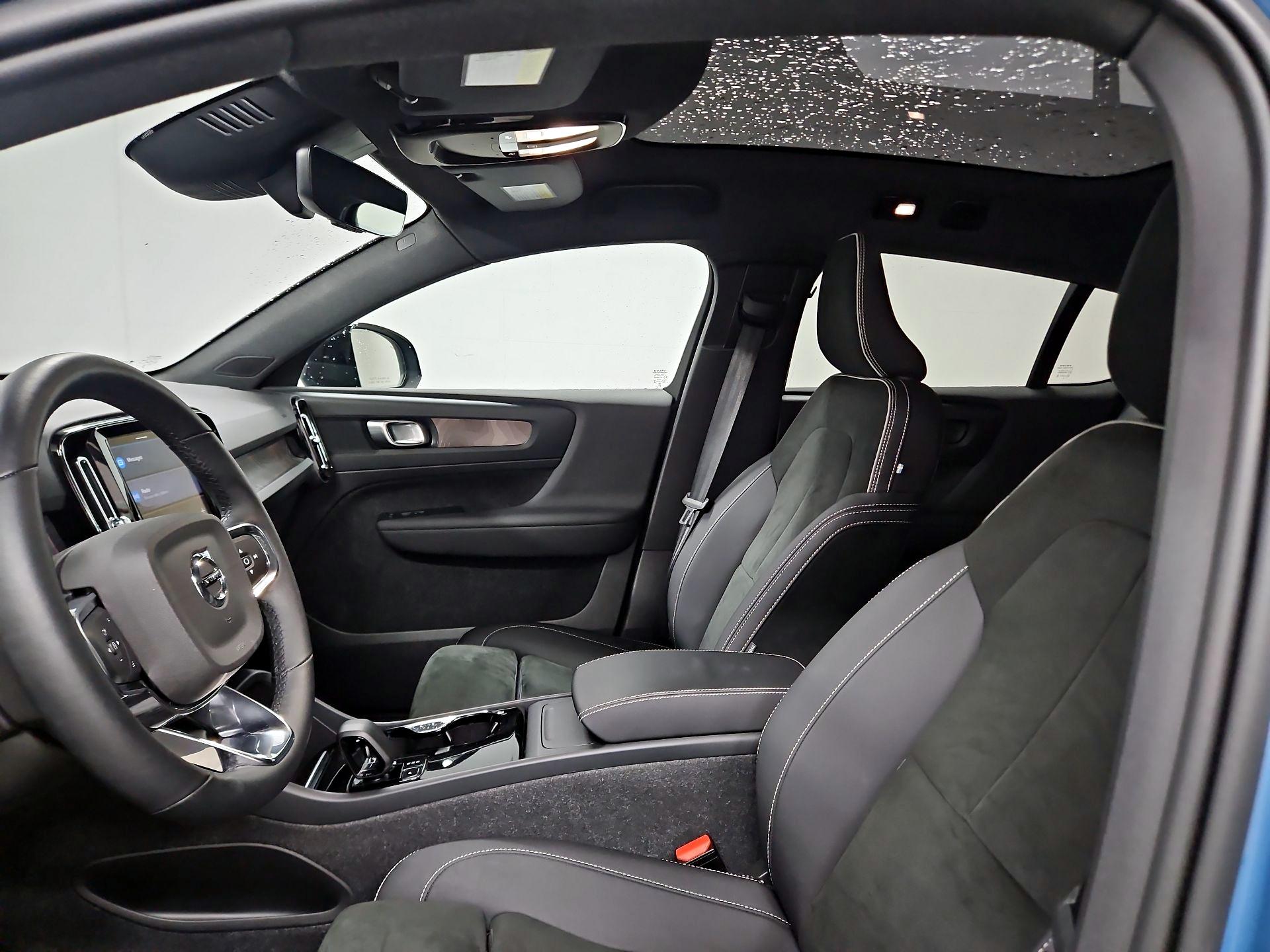 Thumbnail: 2023 Volvo C40 - 19