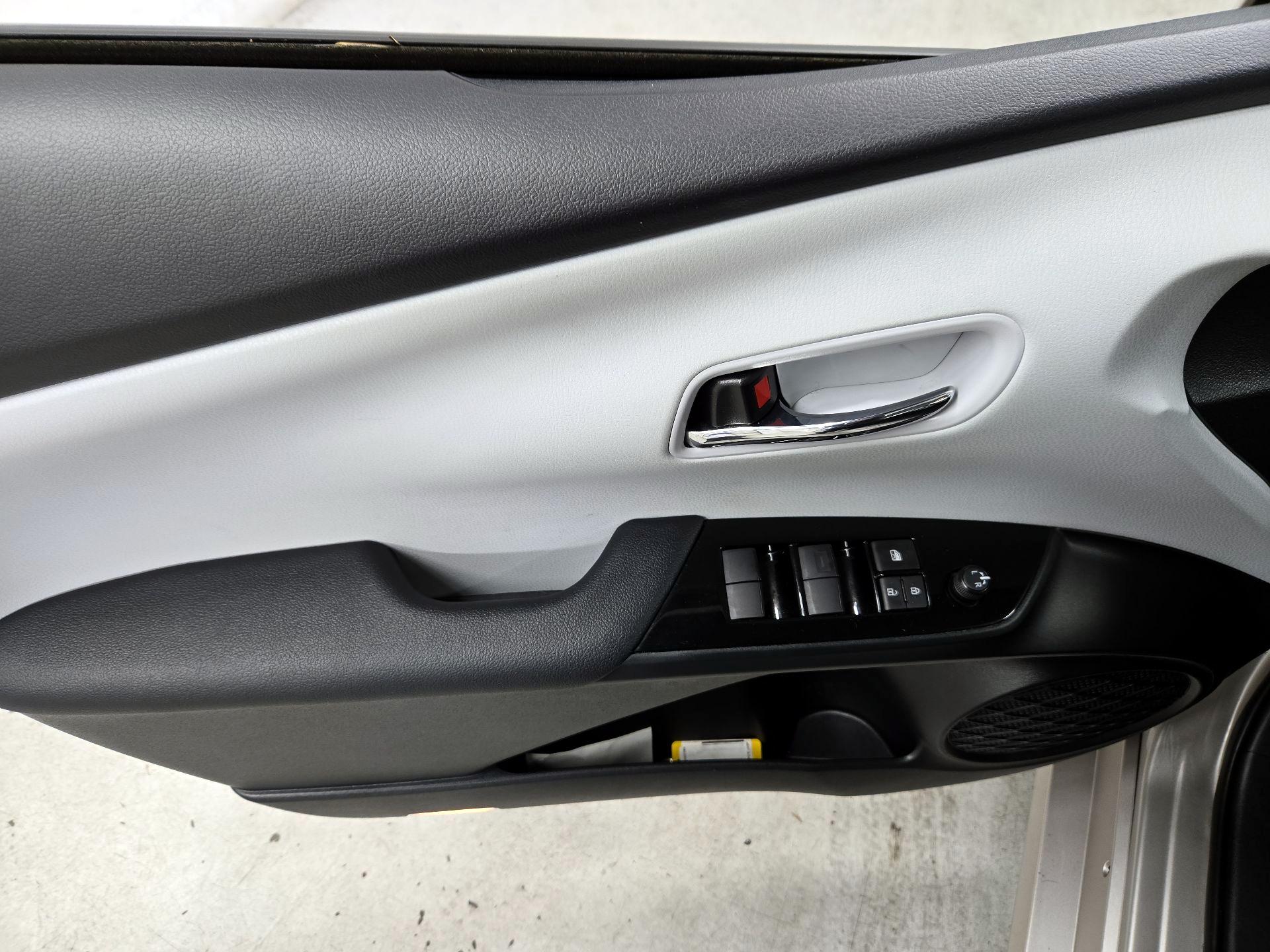 Thumbnail: 2021 Toyota Prius Prime - 12