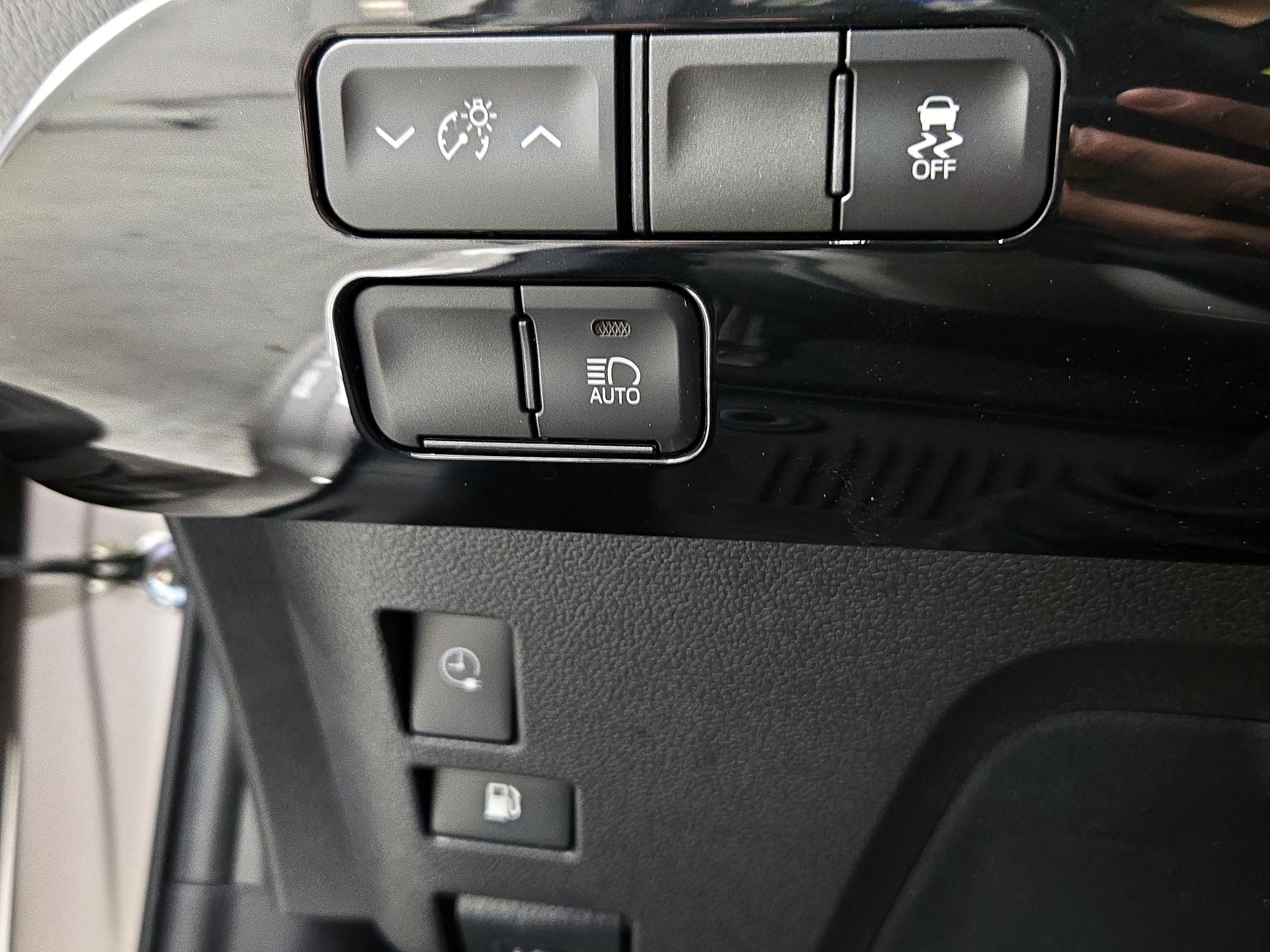 Thumbnail: 2021 Toyota Prius Prime - 13