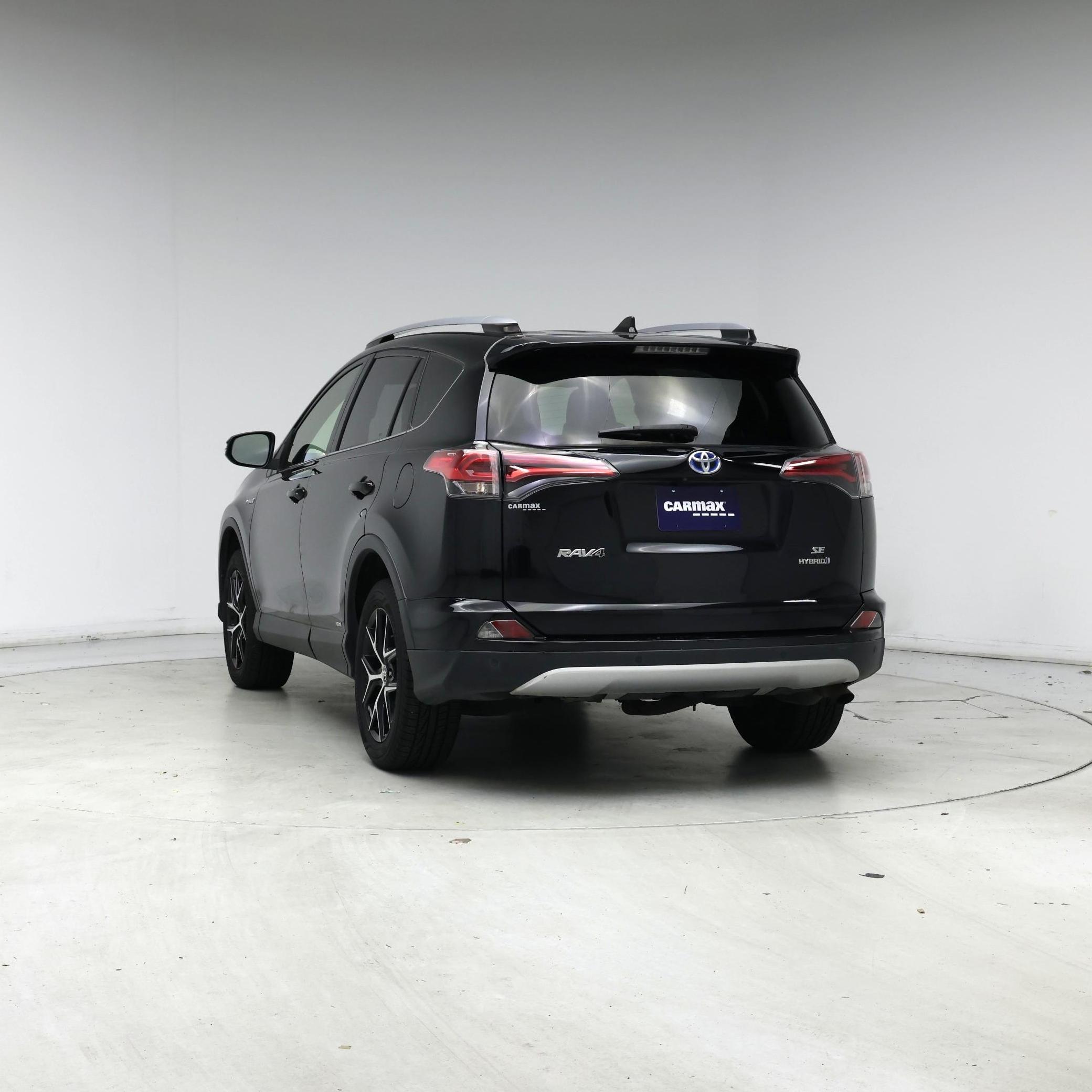 Thumbnail: 2017 Toyota RAV4 - 6