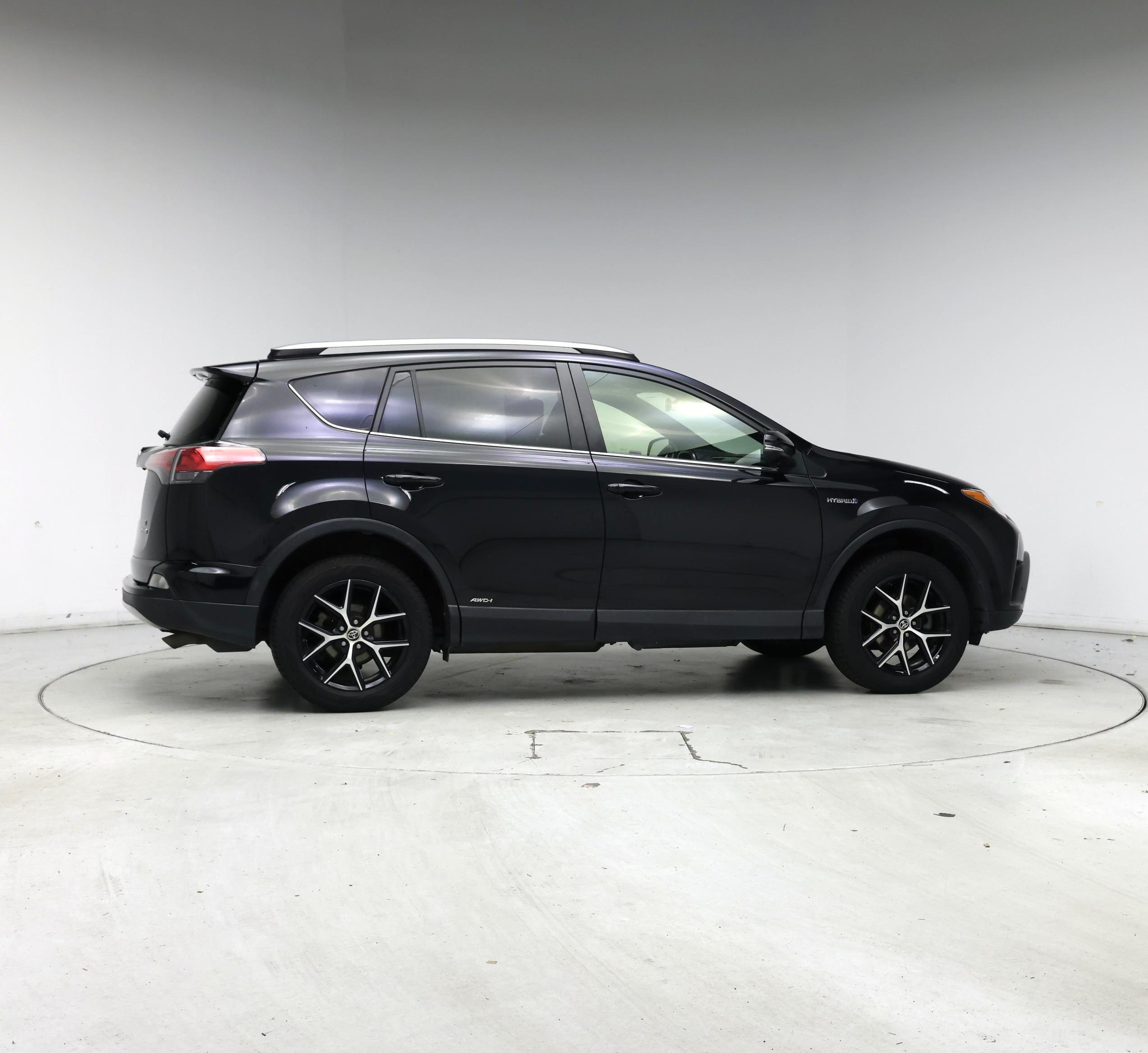 Thumbnail: 2017 Toyota RAV4 - 7