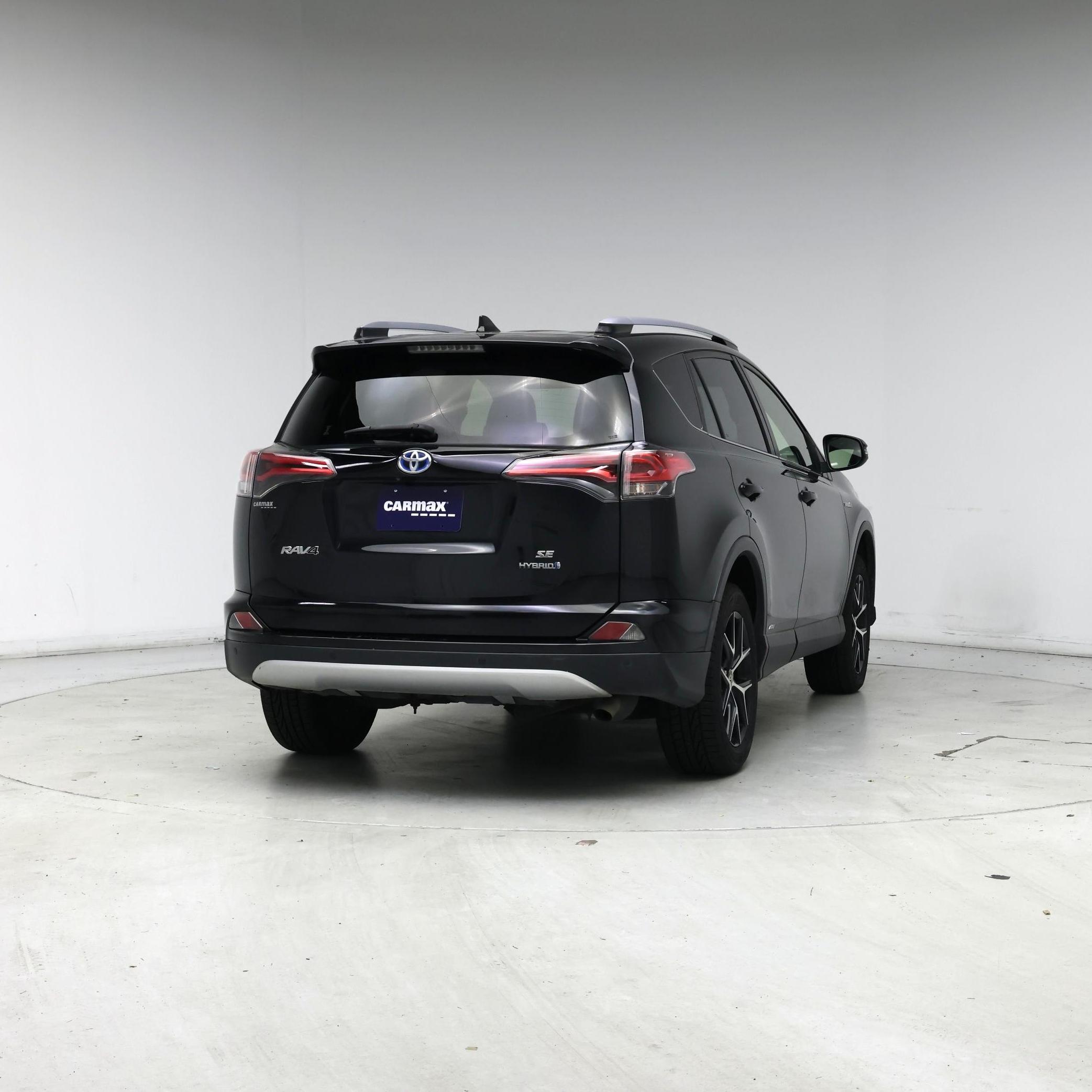 Thumbnail: 2017 Toyota RAV4 - 8