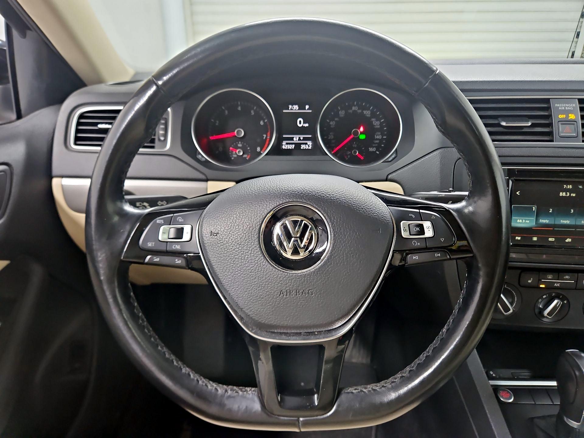 Thumbnail: 2017 Volkswagen Jetta - 10