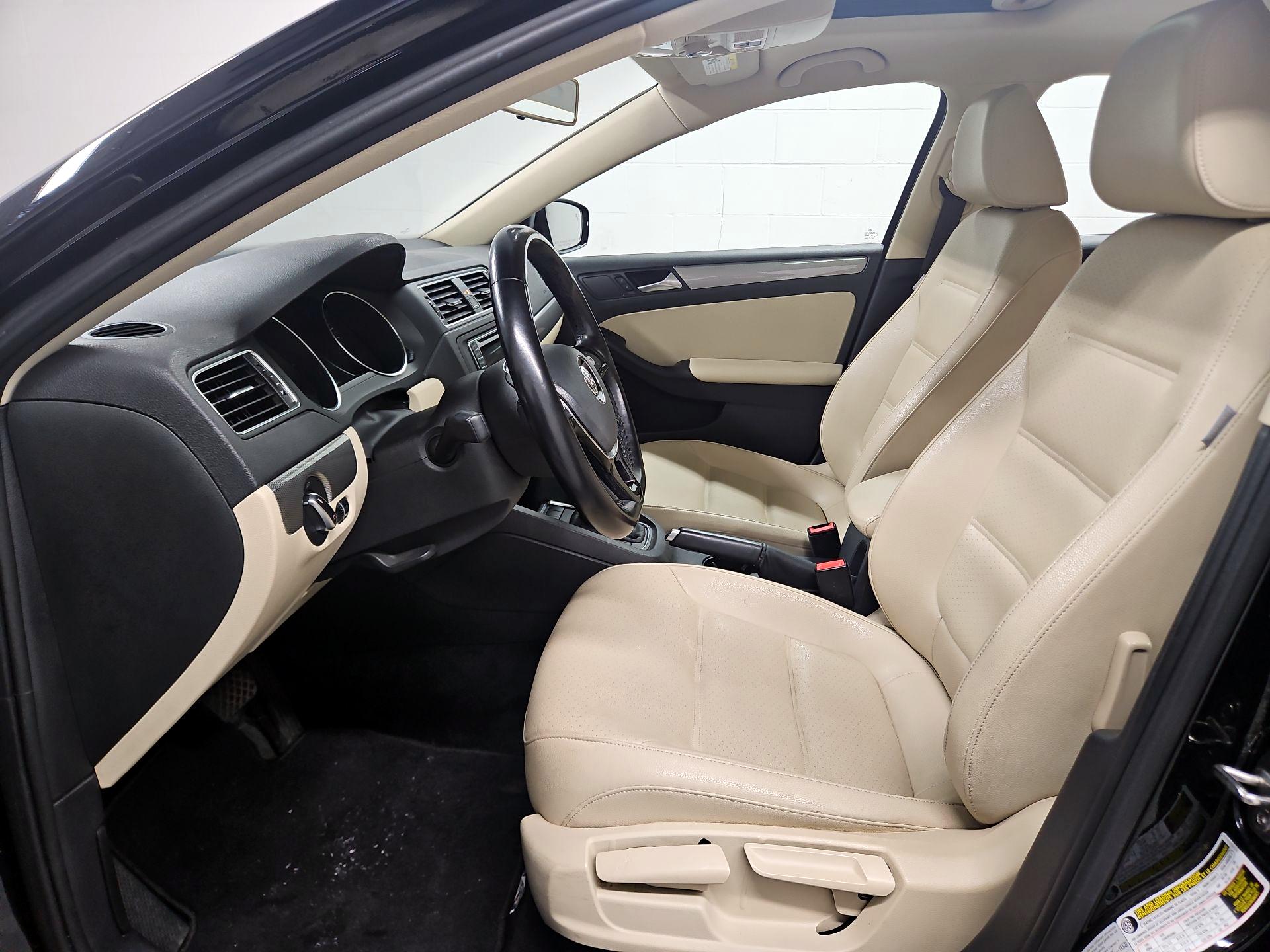 Thumbnail: 2017 Volkswagen Jetta - 11