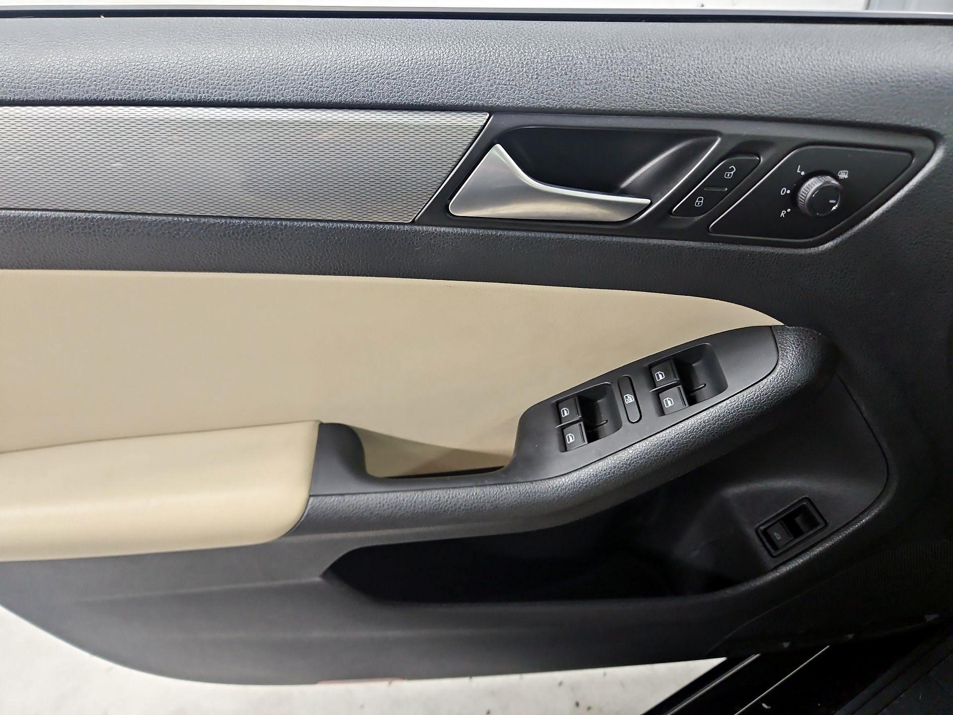 Thumbnail: 2017 Volkswagen Jetta - 12