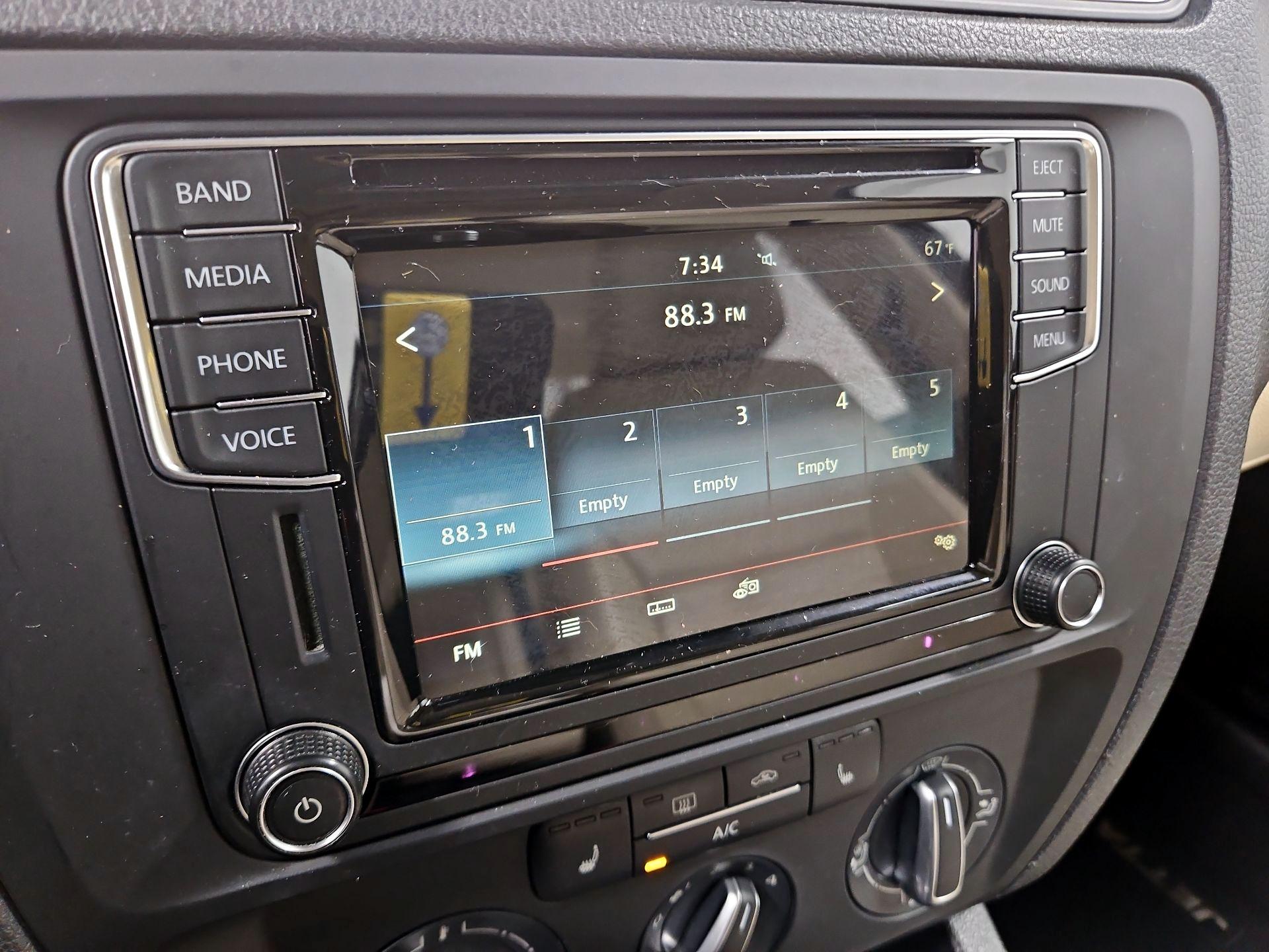 Thumbnail: 2017 Volkswagen Jetta - 15