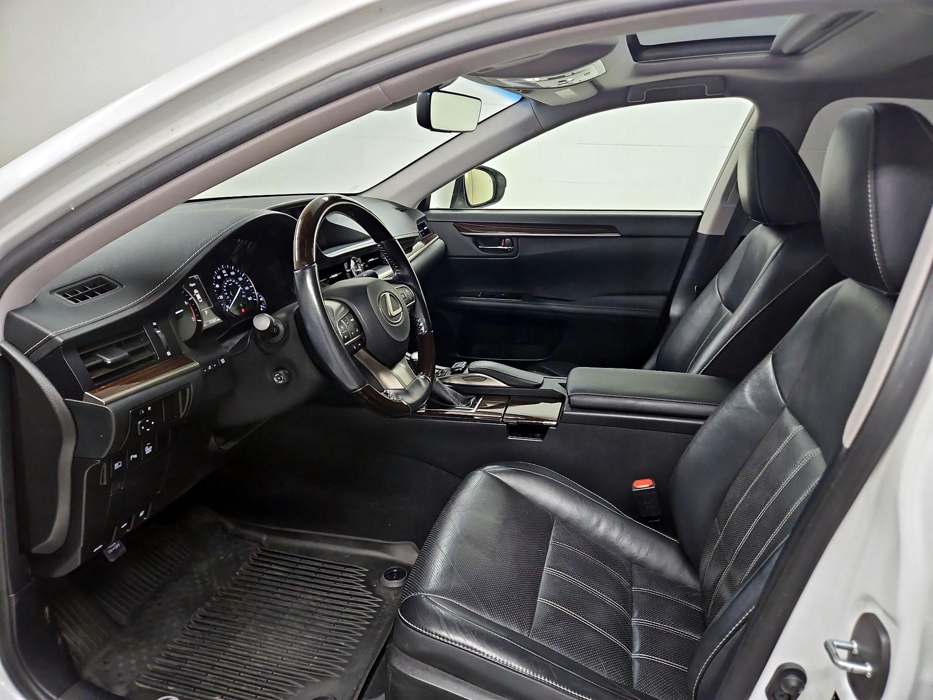 Thumbnail: 2016 Lexus ES - 11