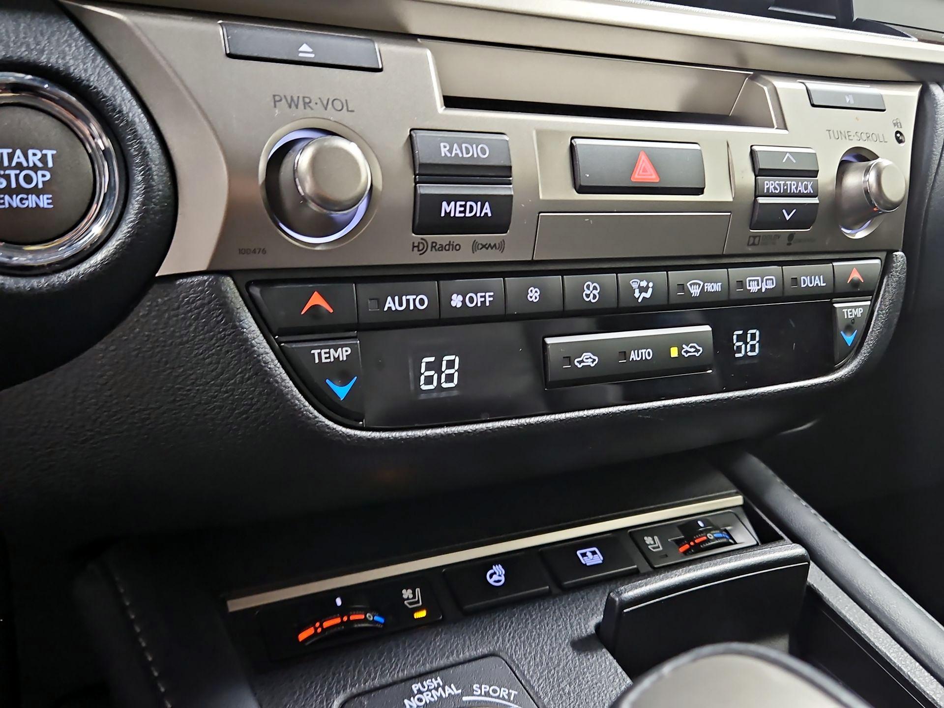 Thumbnail: 2016 Lexus ES - 16