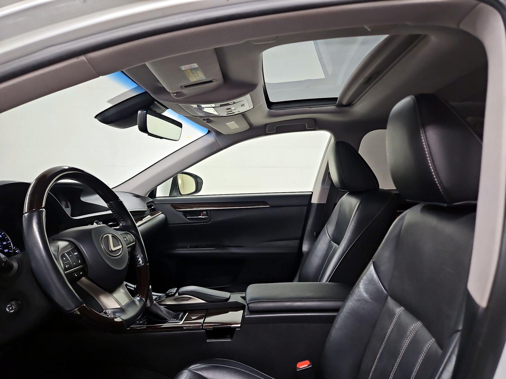 Thumbnail: 2016 Lexus ES - 19