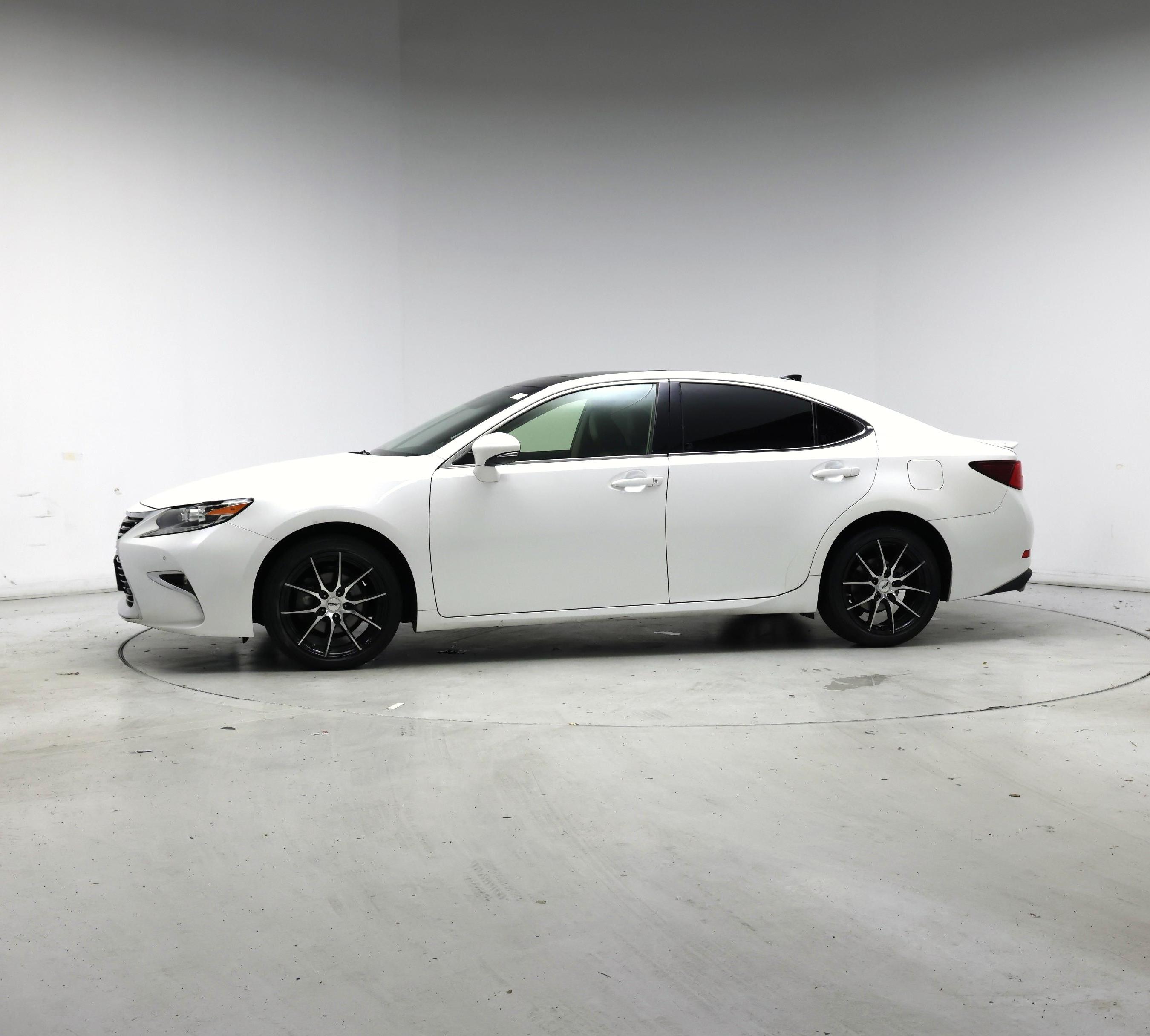 Thumbnail: 2016 Lexus ES - 3