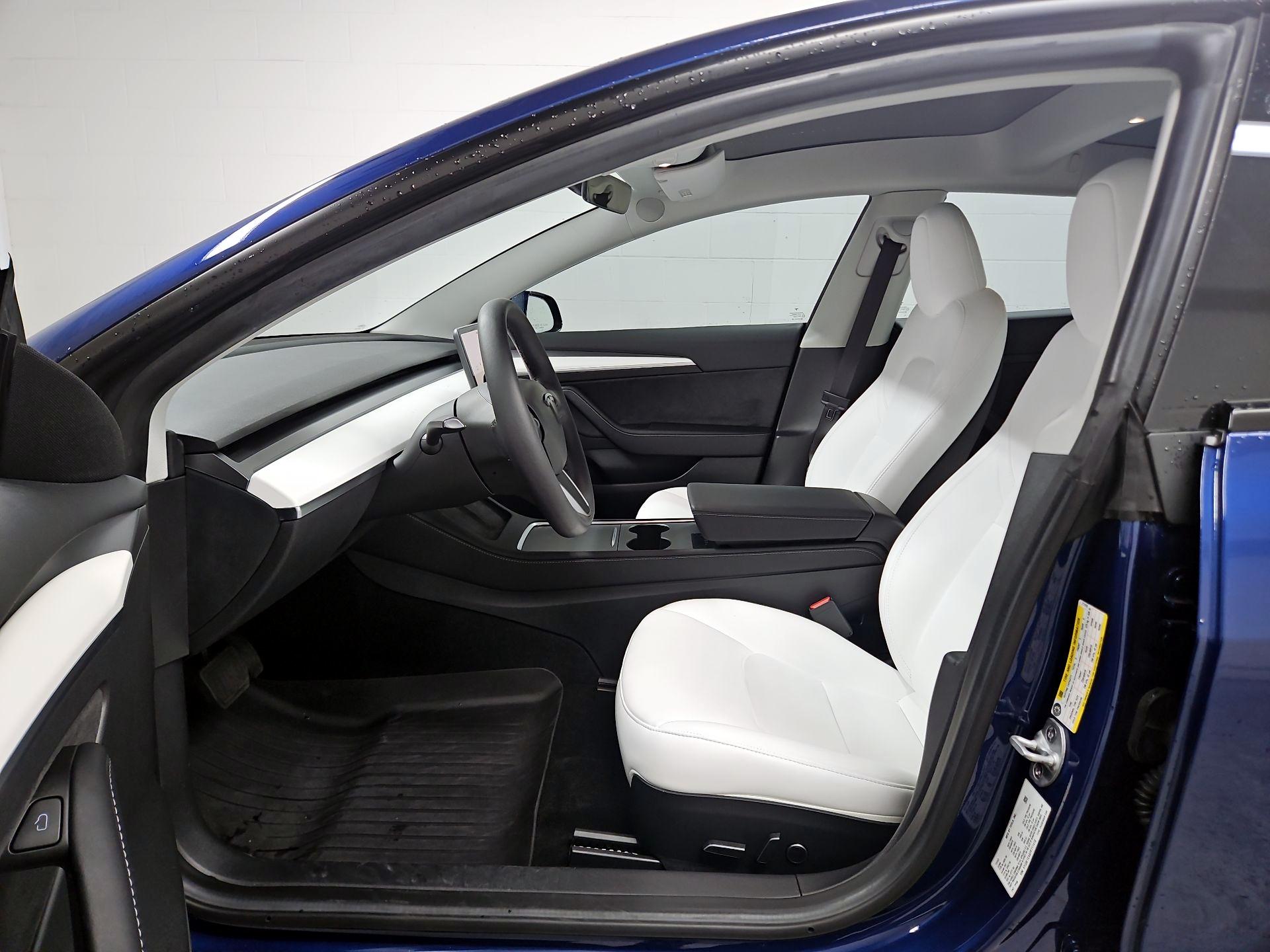 Thumbnail: 2023 Tesla Model 3 - 11