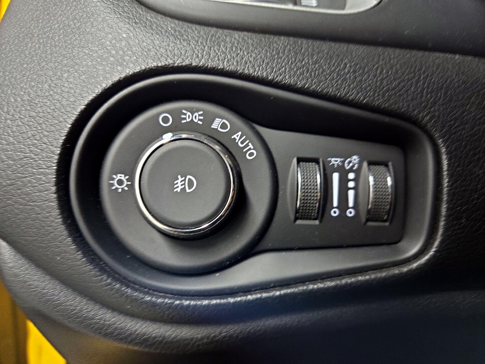 Thumbnail: 2018 Jeep Renegade - 13