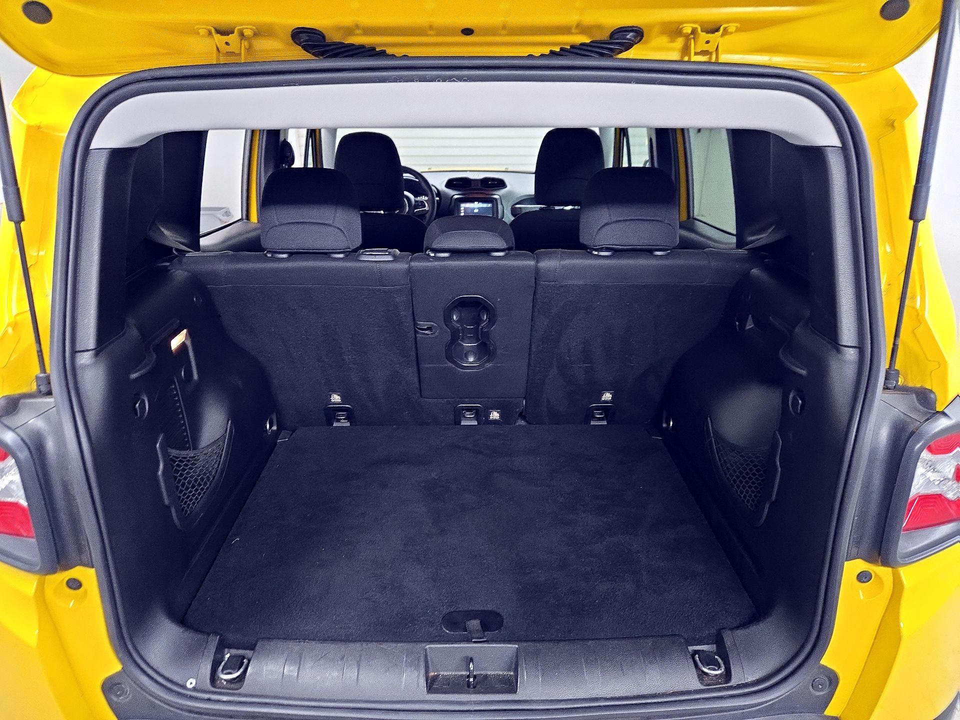 Thumbnail: 2018 Jeep Renegade - 20