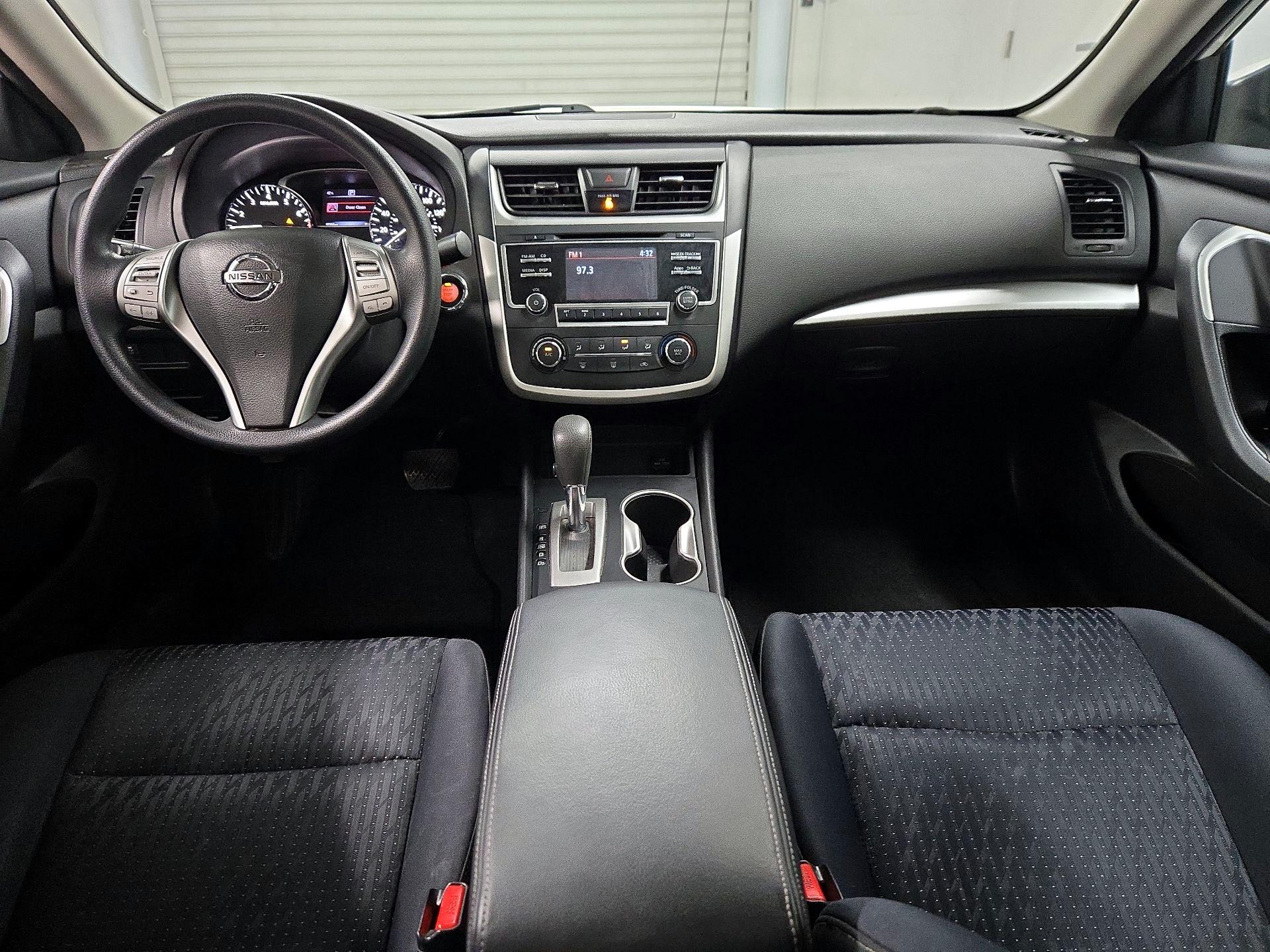 Thumbnail: 2016 Nissan Altima - 9