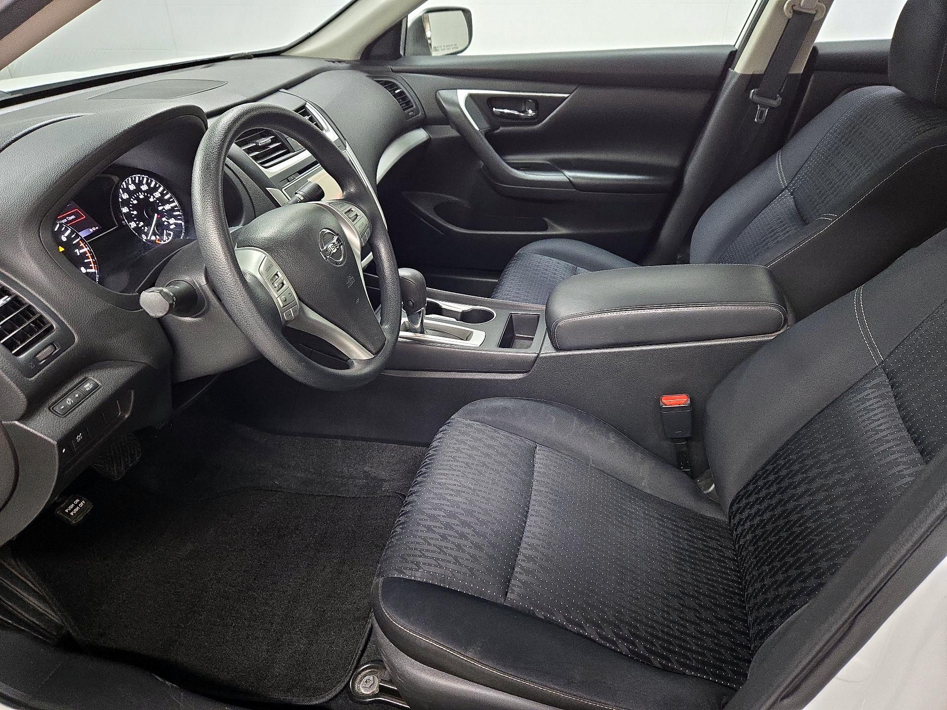 Thumbnail: 2016 Nissan Altima - 11